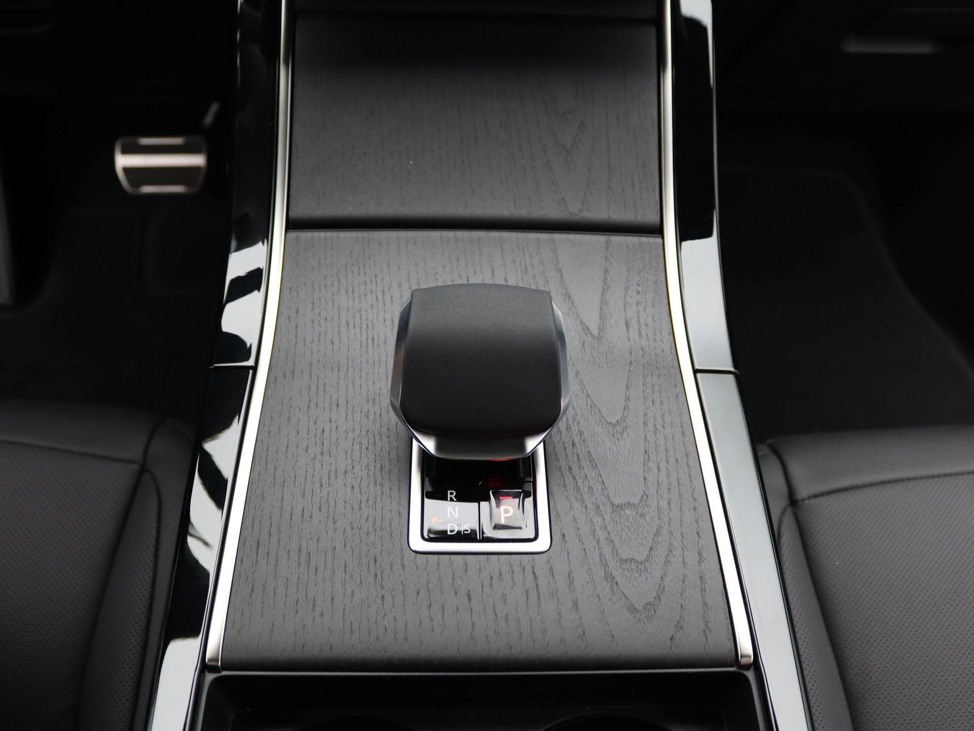 Land Rover-Range Rover Evoque-image-9