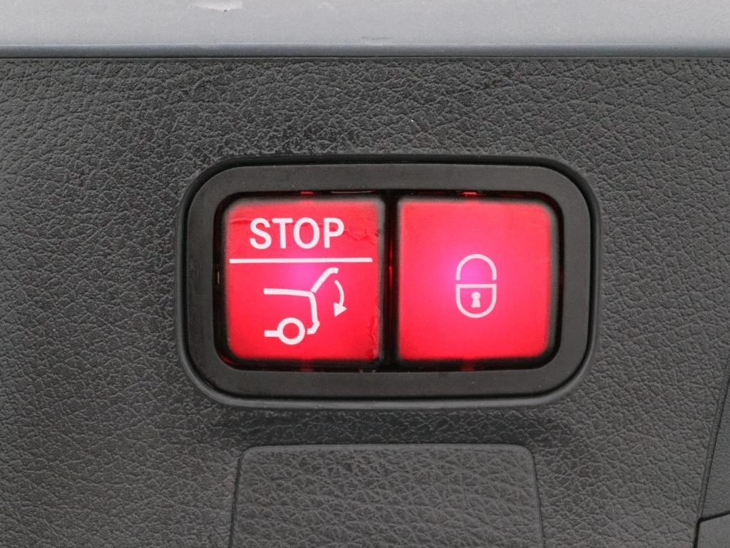 Mercedes-Benz-CLA-image-11