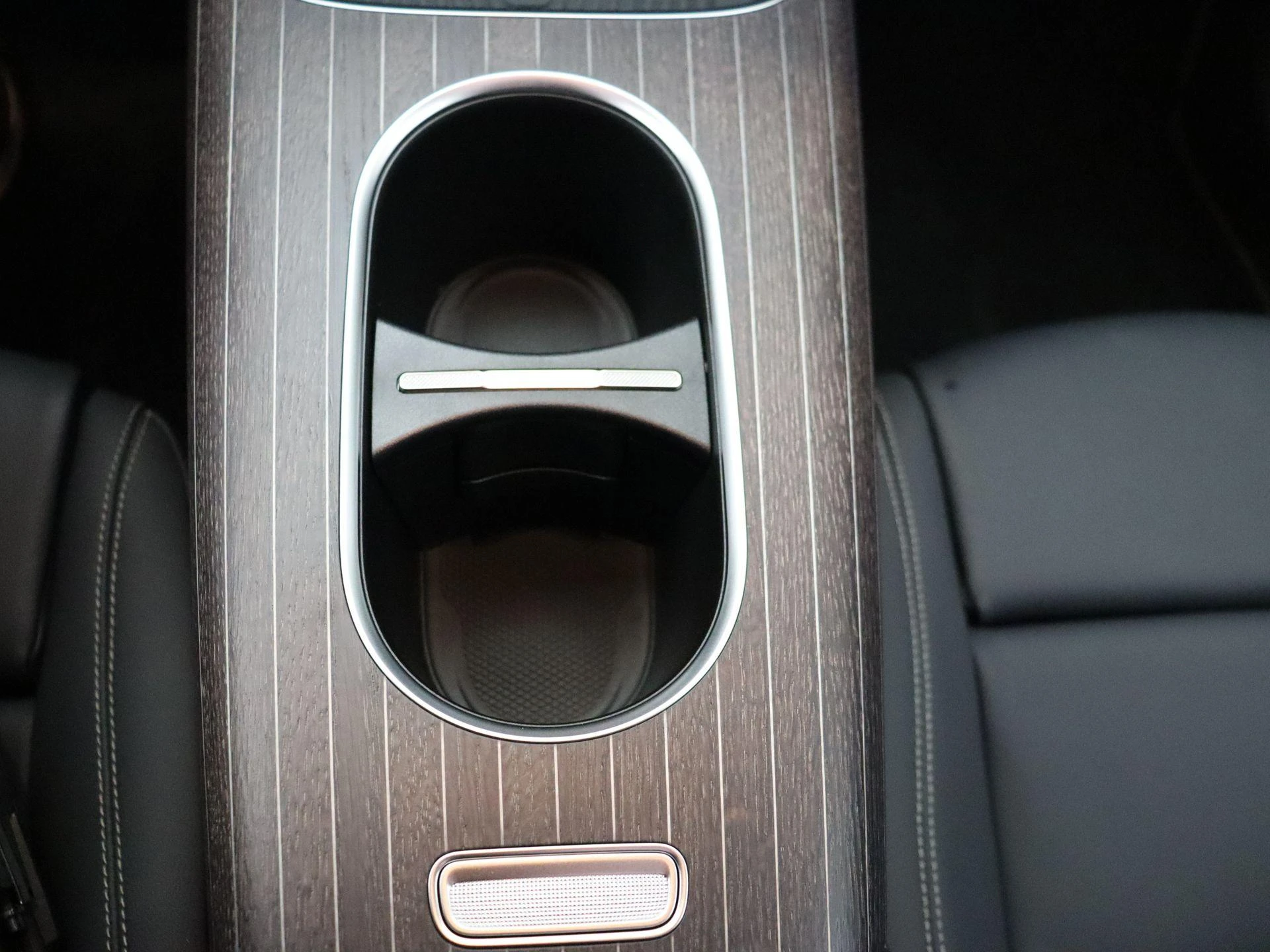 Mercedes-Benz-GLB-image-23