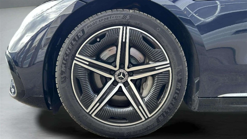 Mercedes-Benz-EQS-image-8