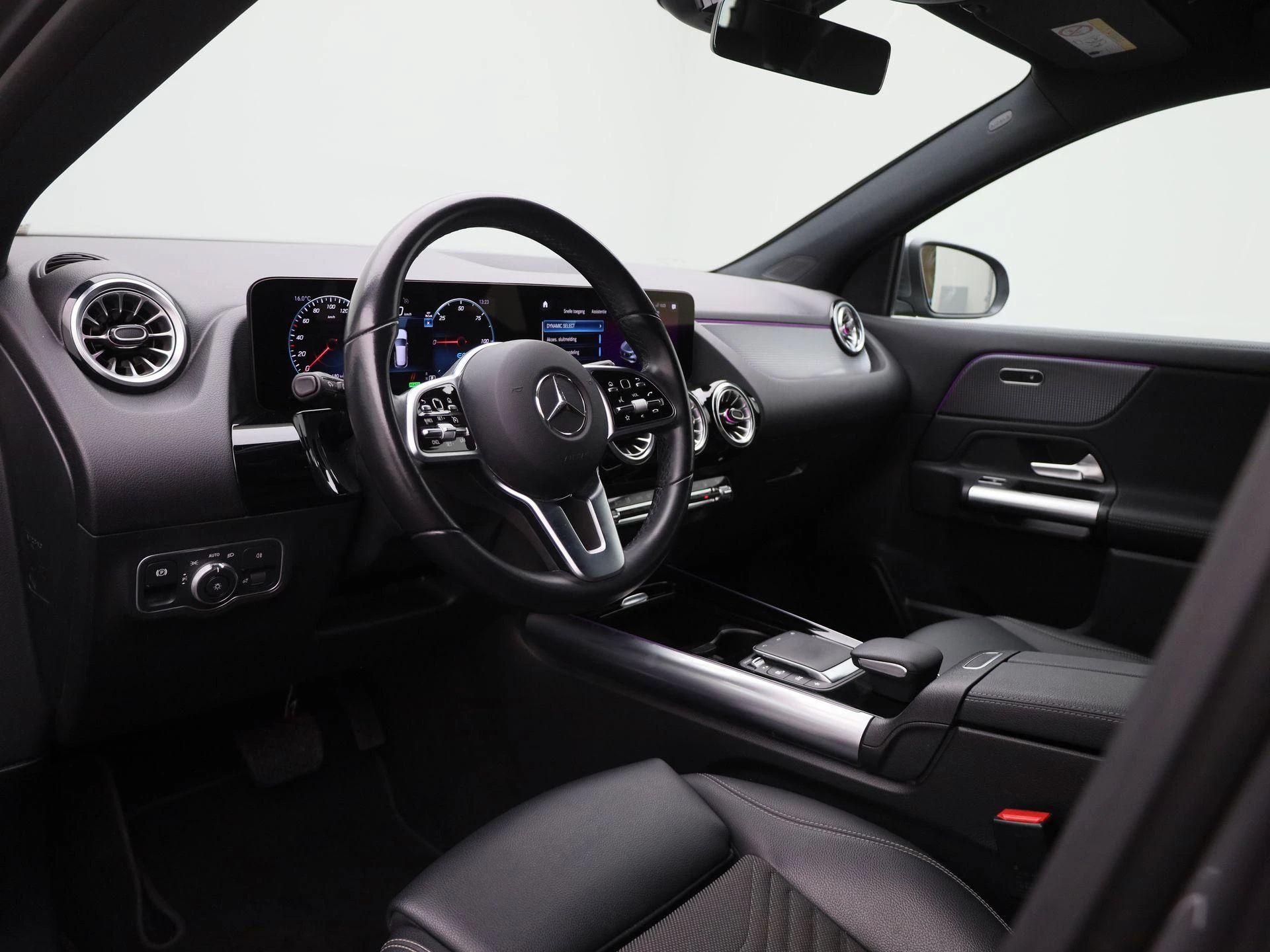 Mercedes-Benz-EQA-image-37