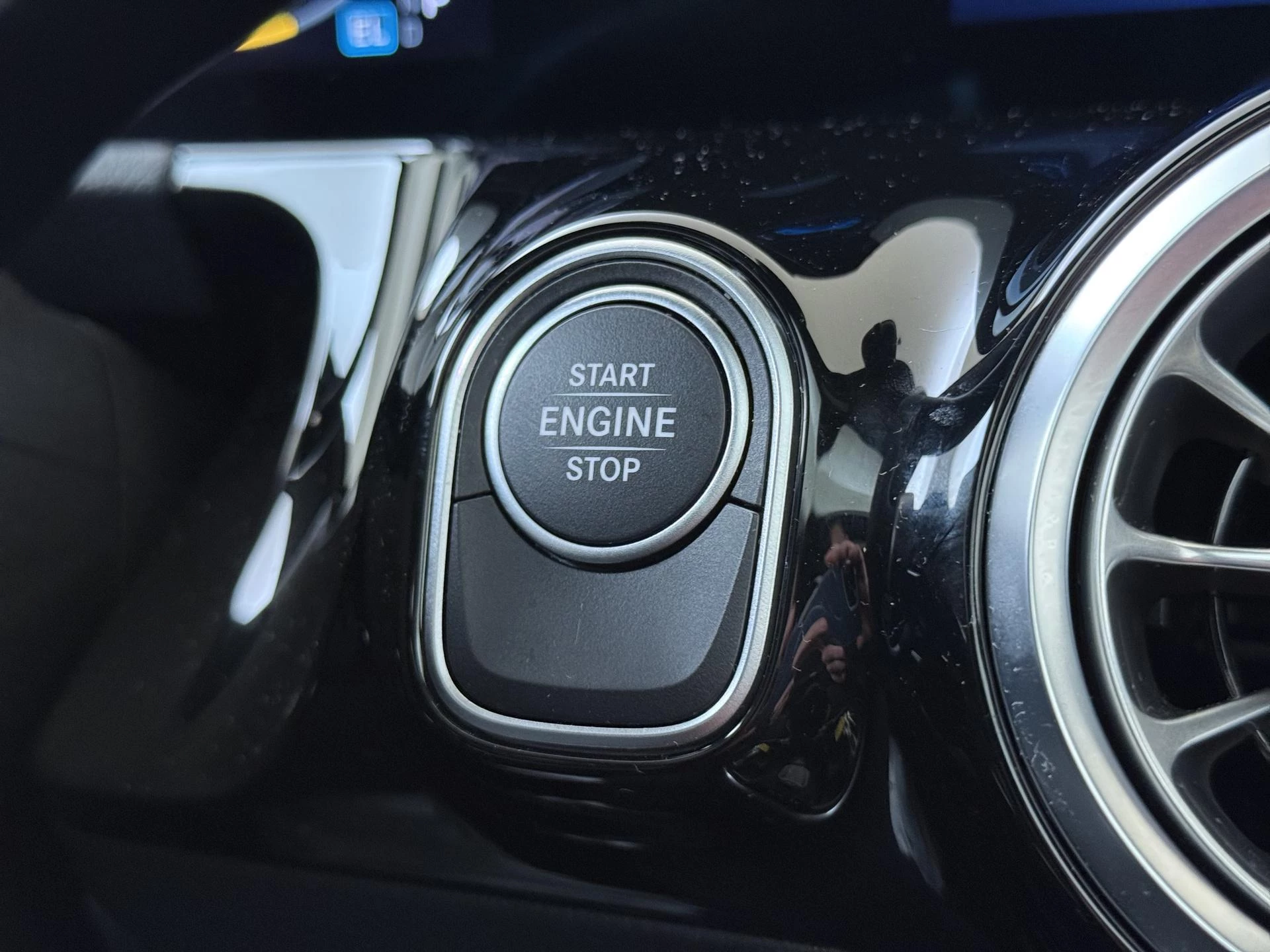 Mercedes-Benz-GLA-image-25