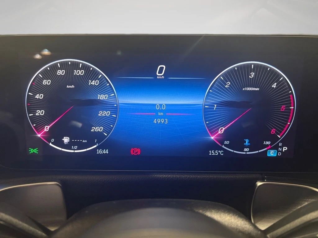 Mercedes-Benz-GLB 200 d-image-6