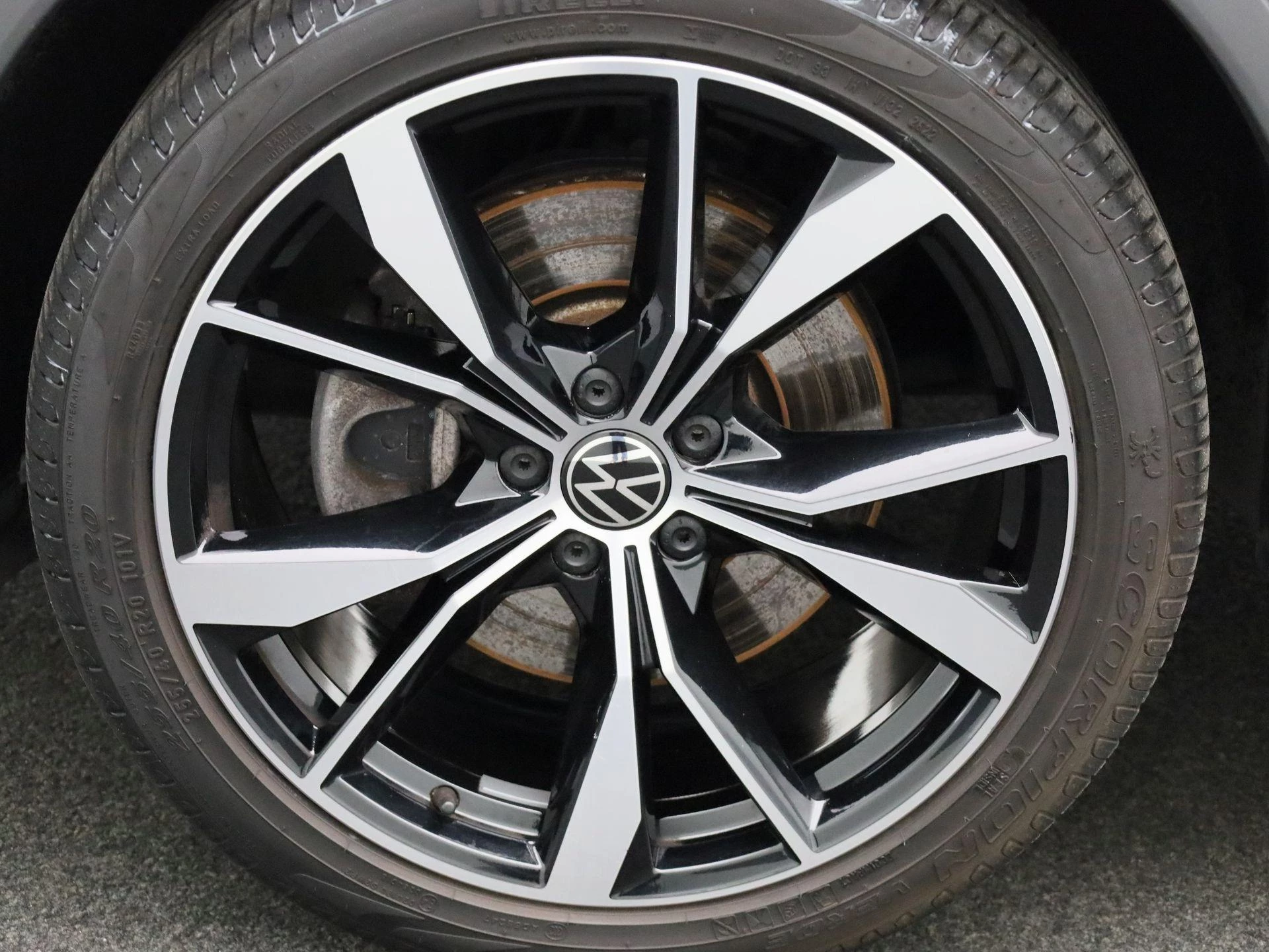 Volkswagen-Tiguan-image-15