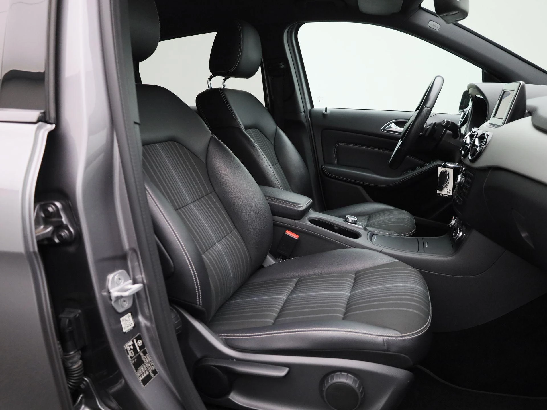Mercedes-Benz-B-Klasse-image-31
