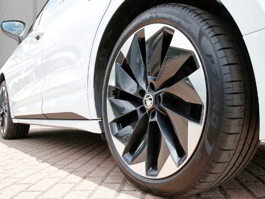 Škoda Enyaq iV 80 Sportline 21" ACC PANO LED MATRIX SHZ