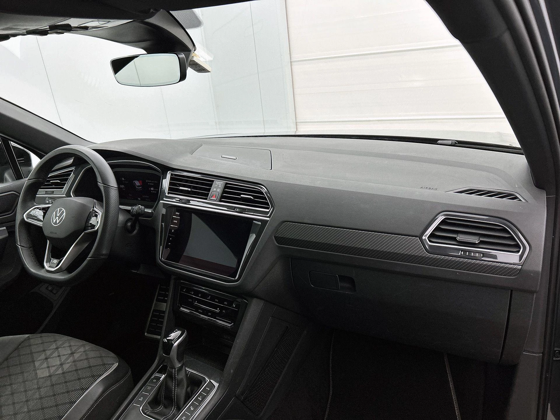 Volkswagen-Tiguan-image-19