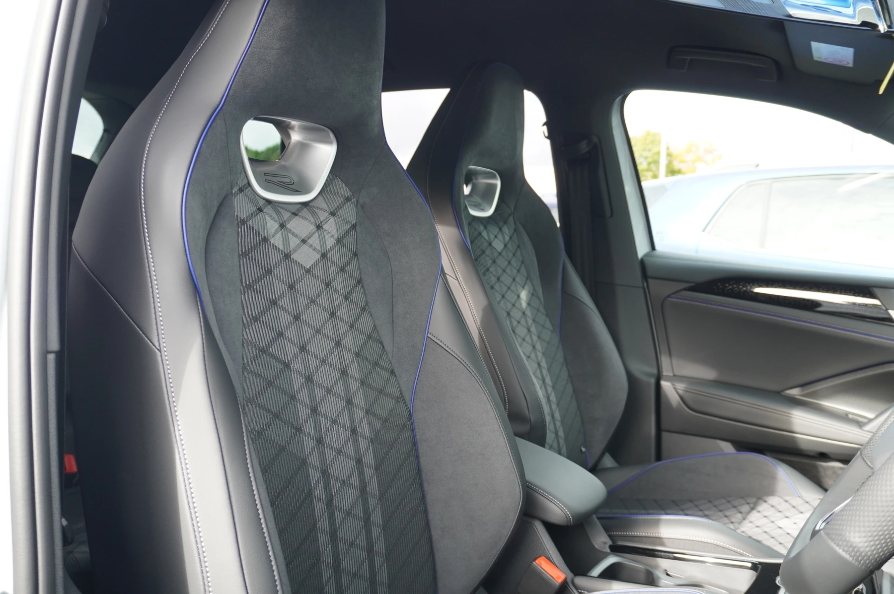 Volkswagen-Tiguan-image-23