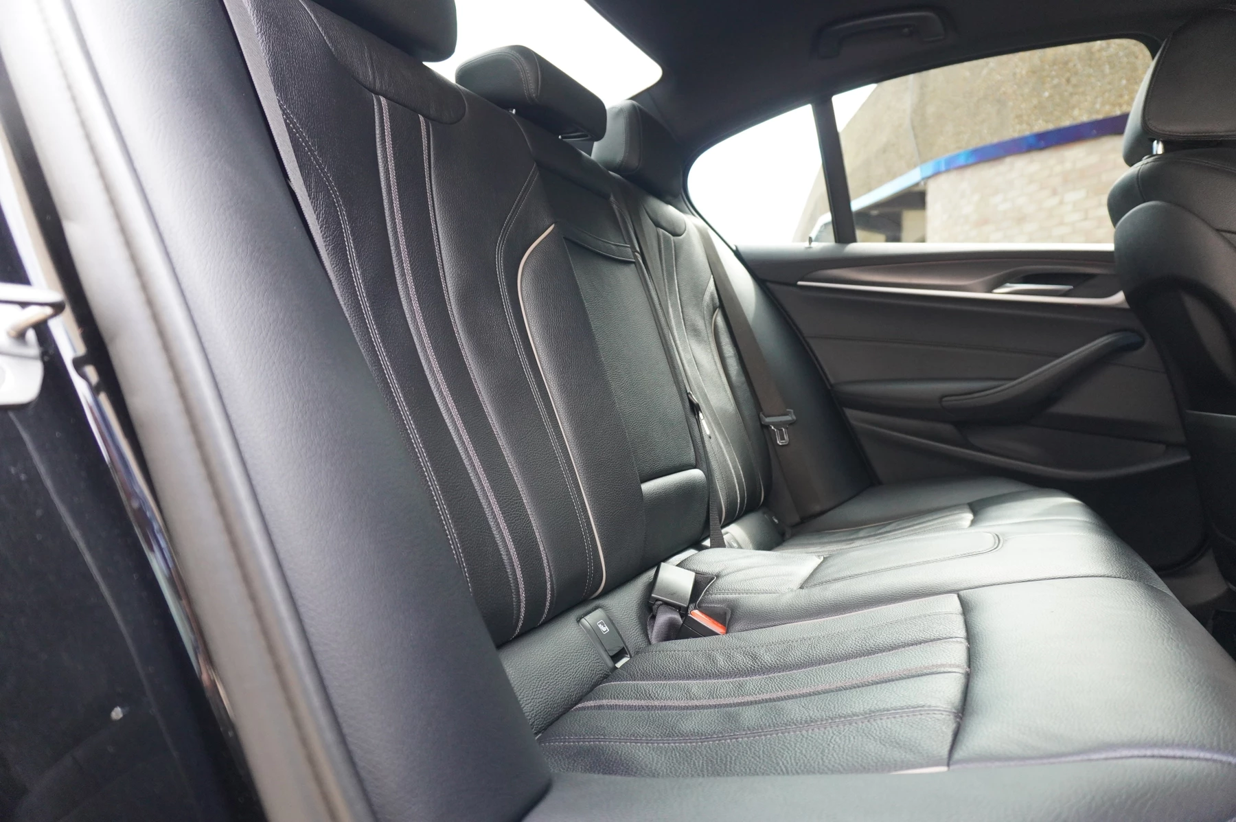 BMW-5 Series-image-12