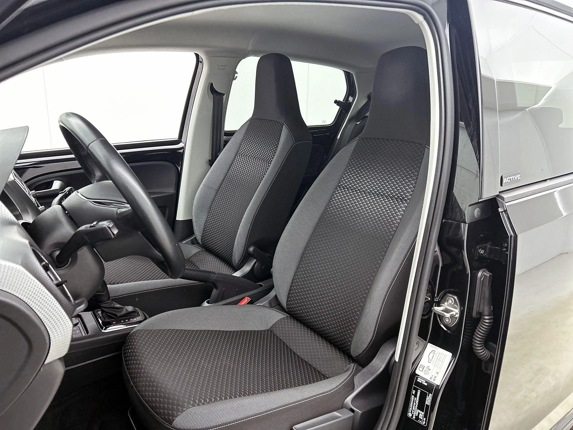 Volkswagen-e-up!-image-32