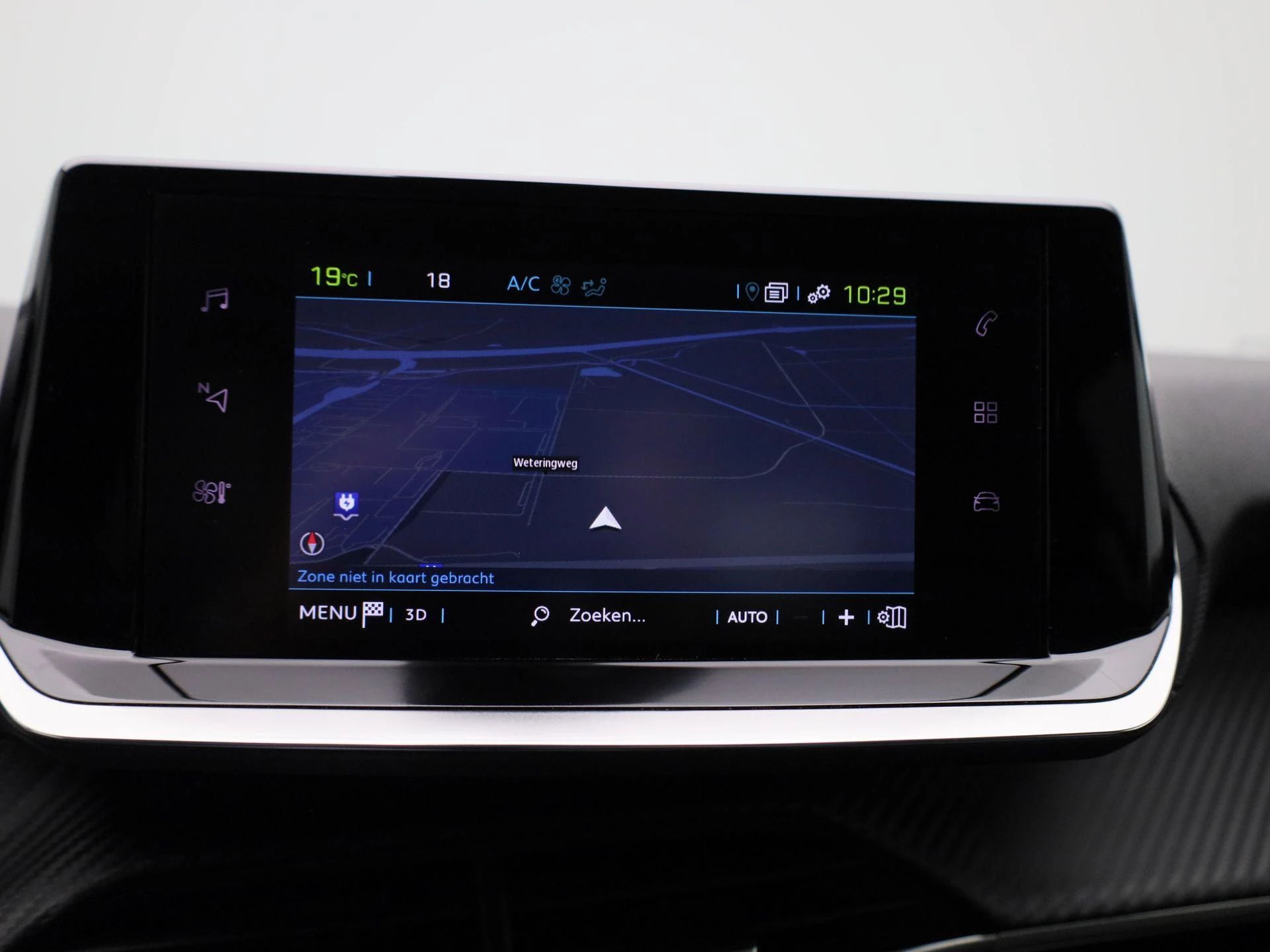 Peugeot-e-208-image-23