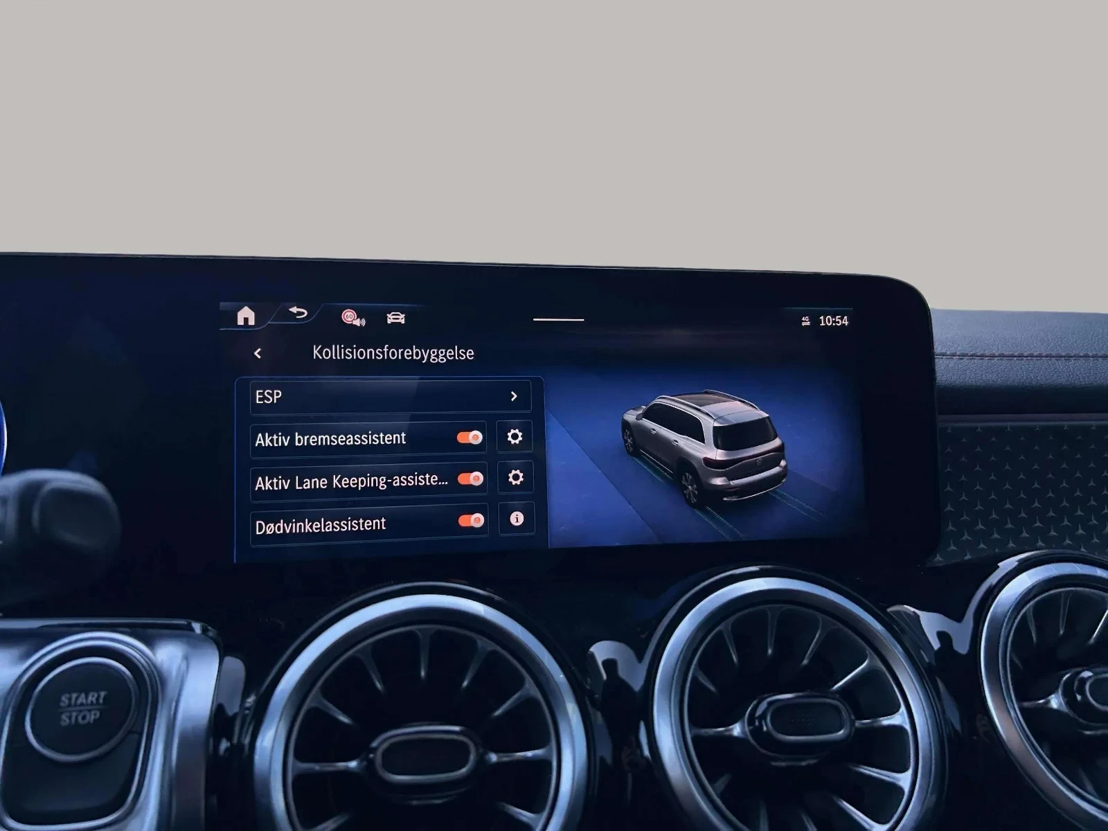 Mercedes-Benz-EQB-image-17