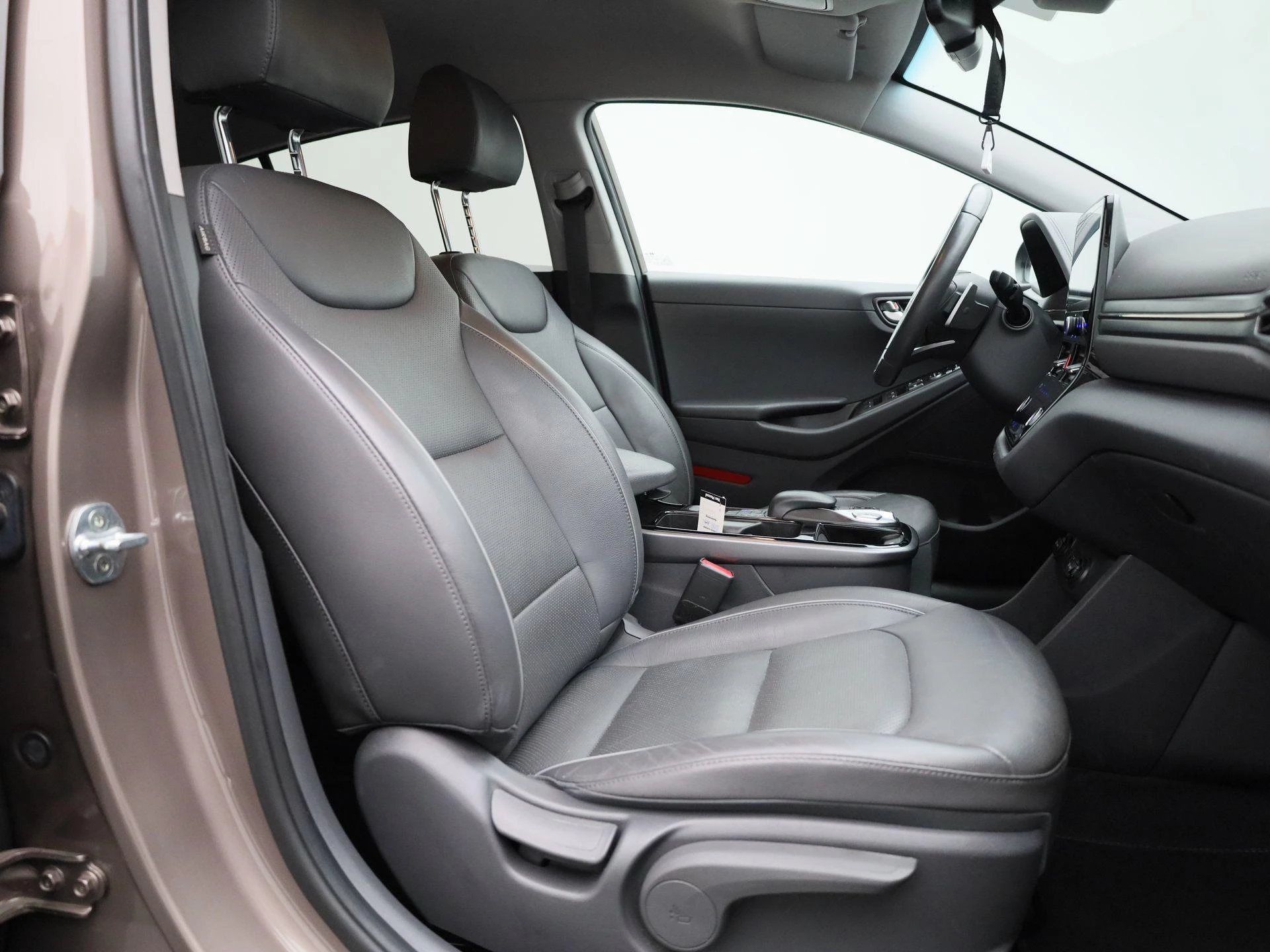 Hyundai-IONIQ-image-35