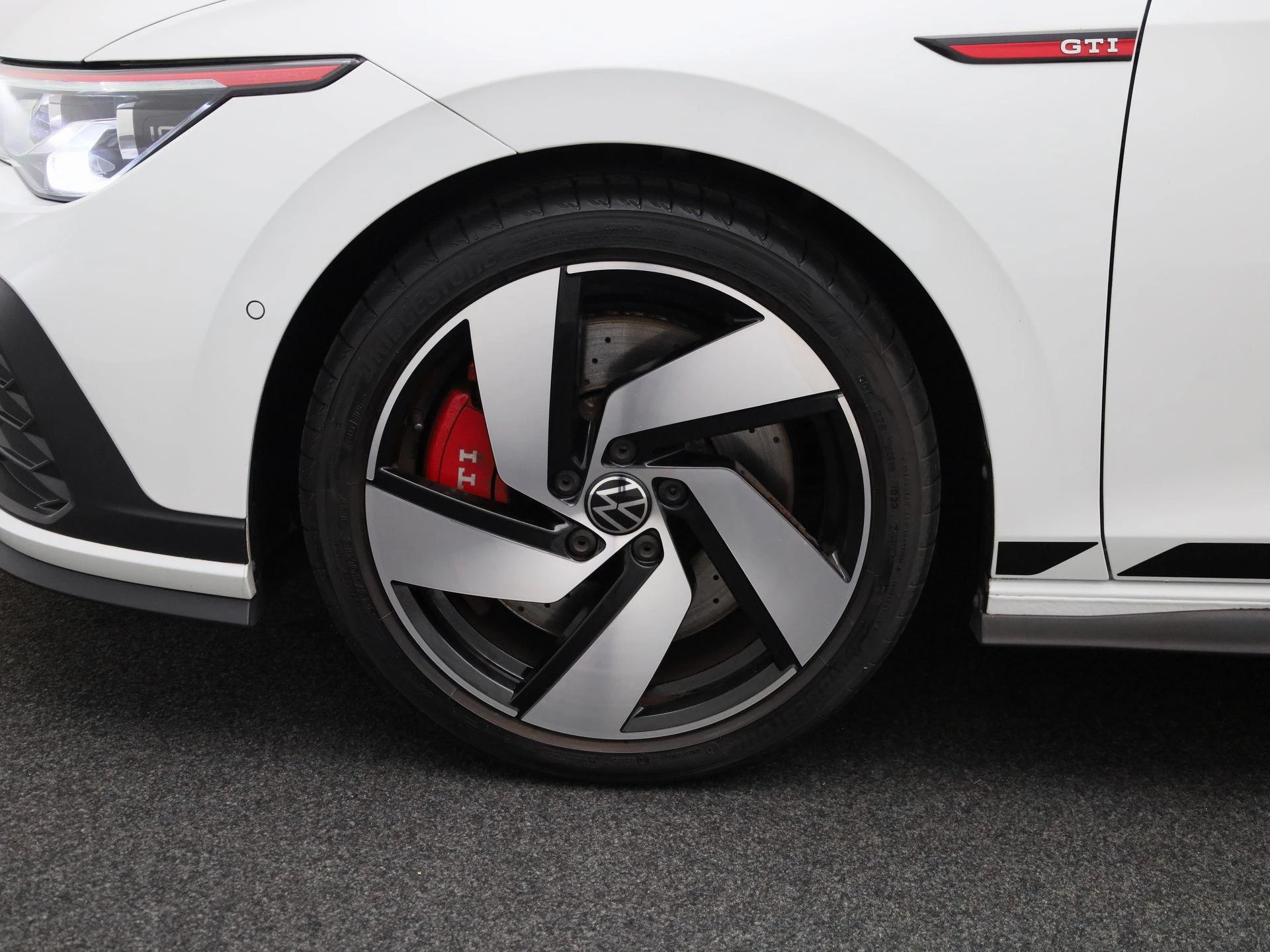 Volkswagen-Golf-image-11