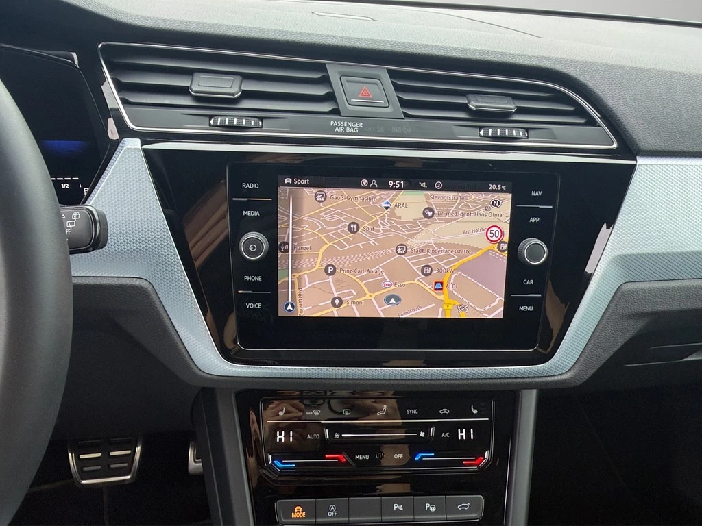 Volkswagen-Touran-image-14