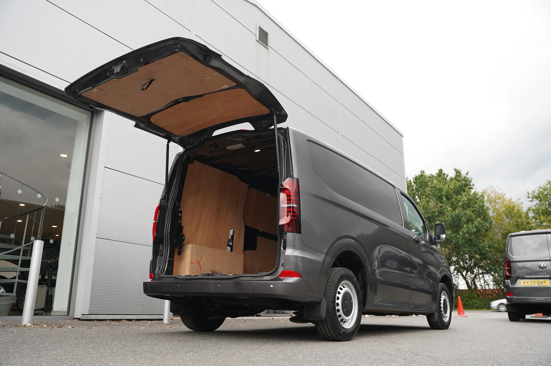 Volkswagen-Transporter-image-31