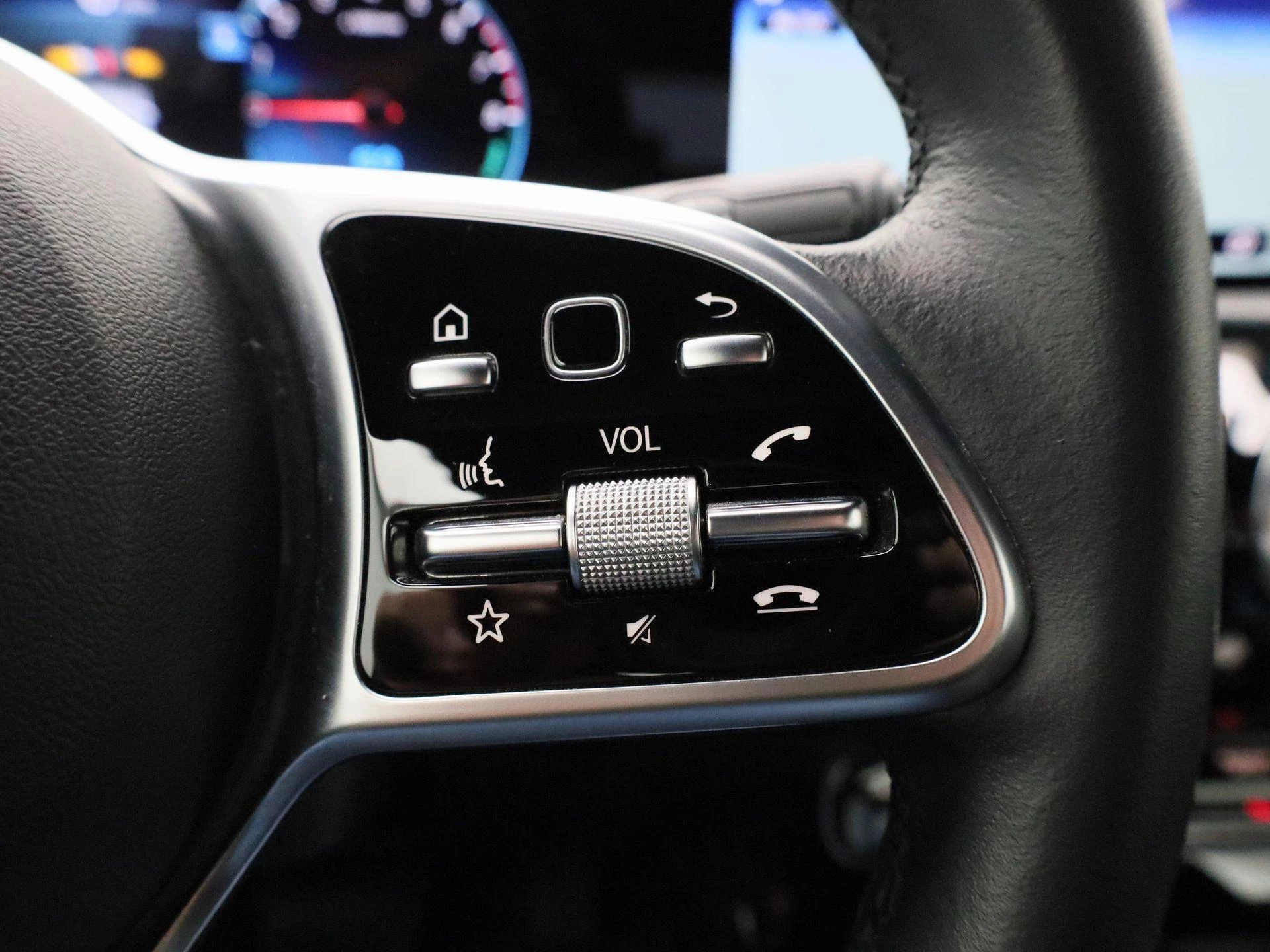 Mercedes-Benz-CLA-image-14