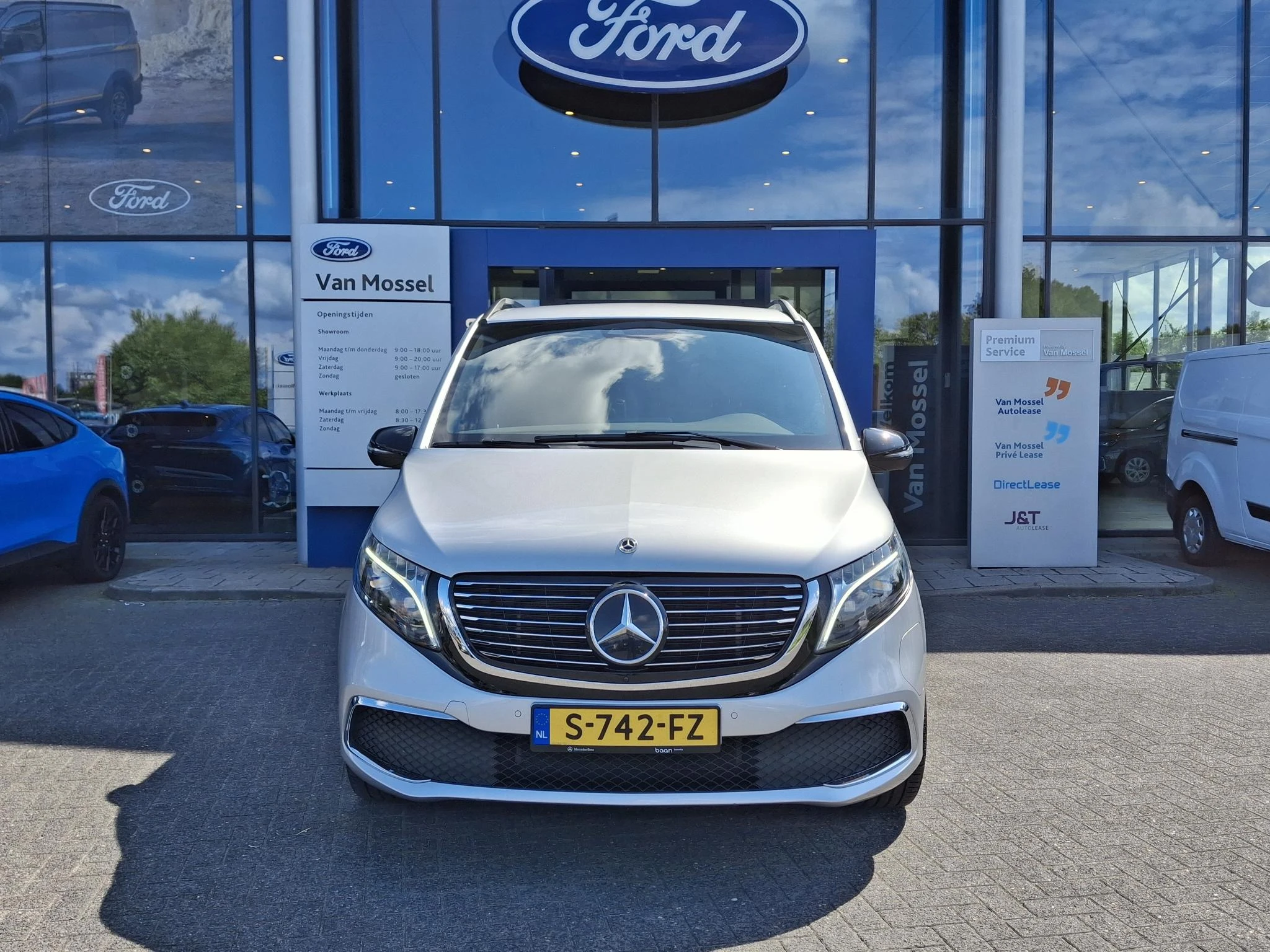Mercedes-Benz-EQV-image-1