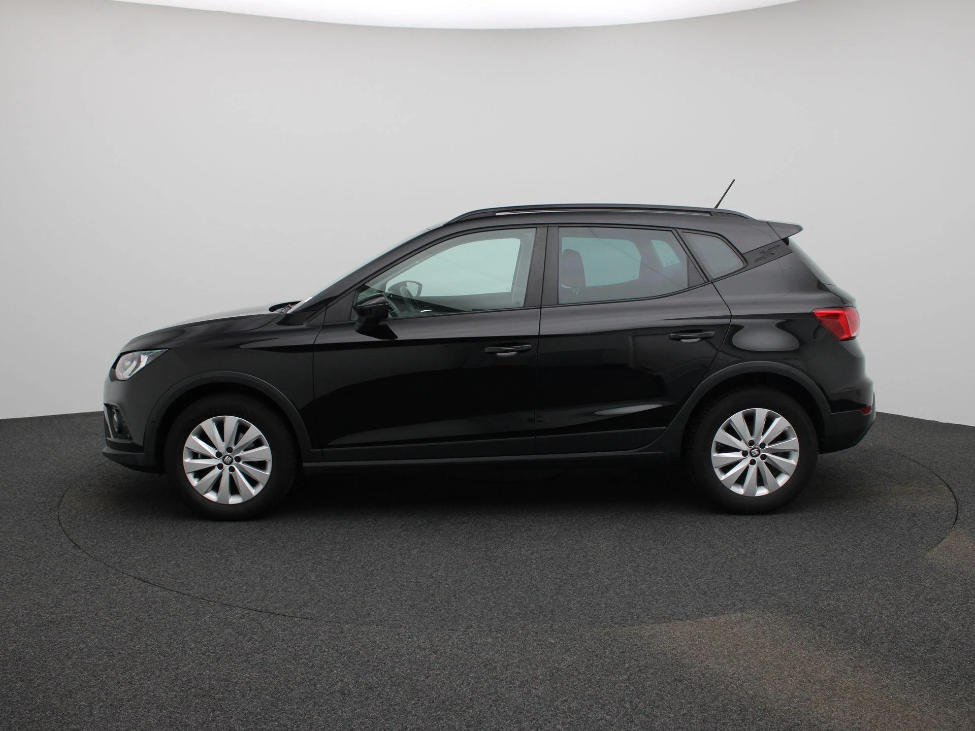 SEAT-Arona-image-3