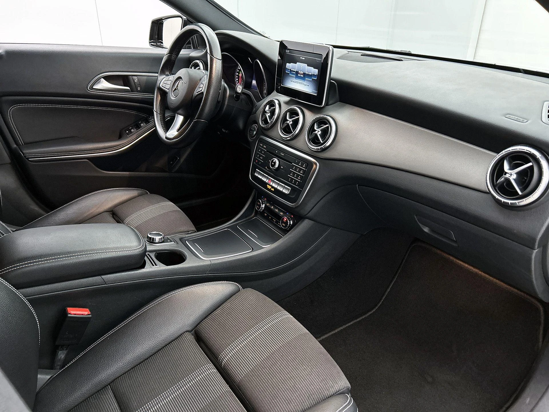 Mercedes-Benz-CLA-image-19