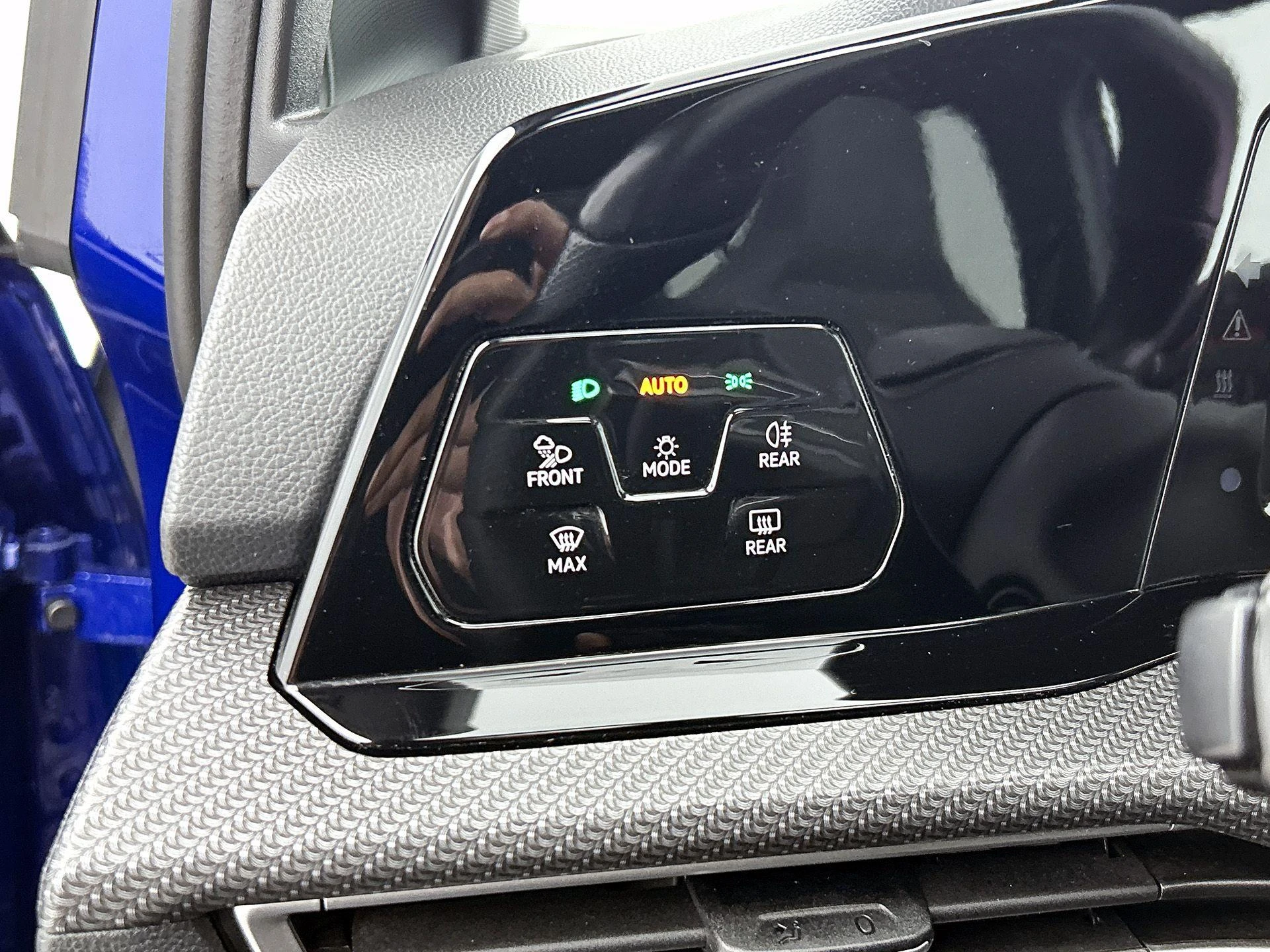 Volkswagen-Golf-image-15