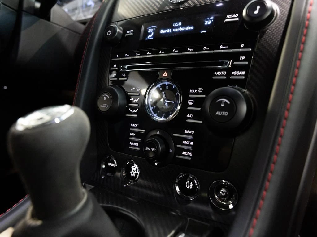 Aston Martin-V12 Vantage-image-30