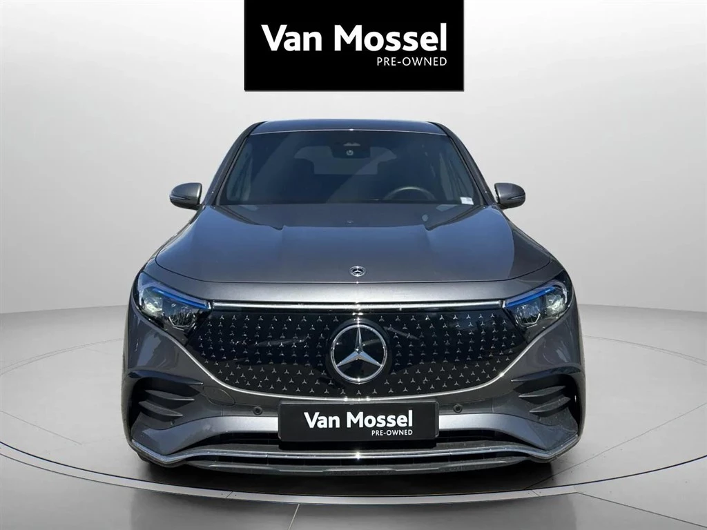 Mercedes-Benz-EQB-image-1