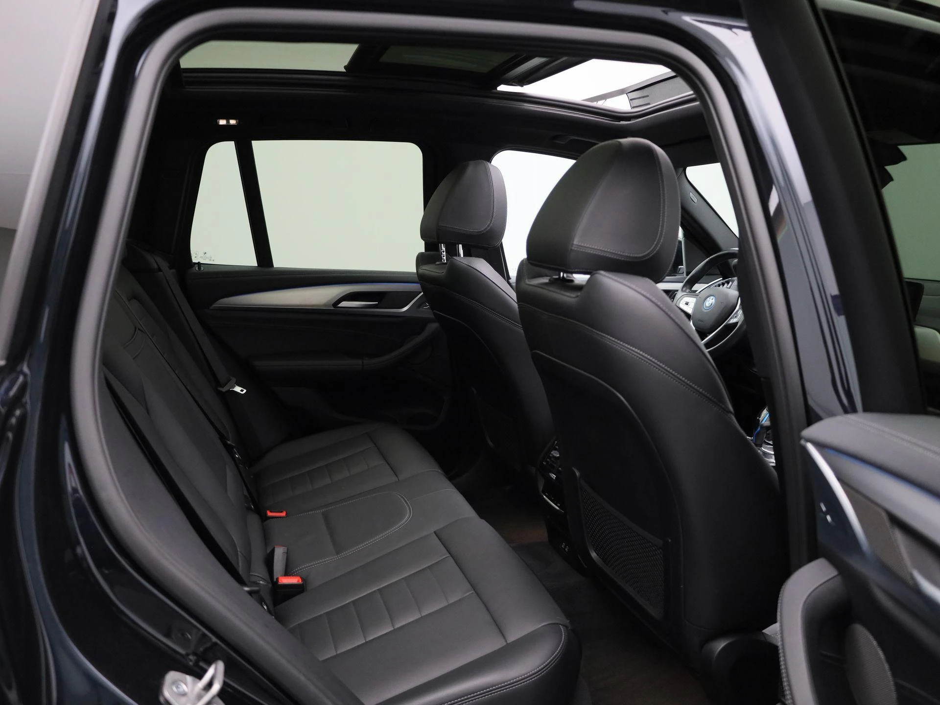 BMW-iX3-image-39