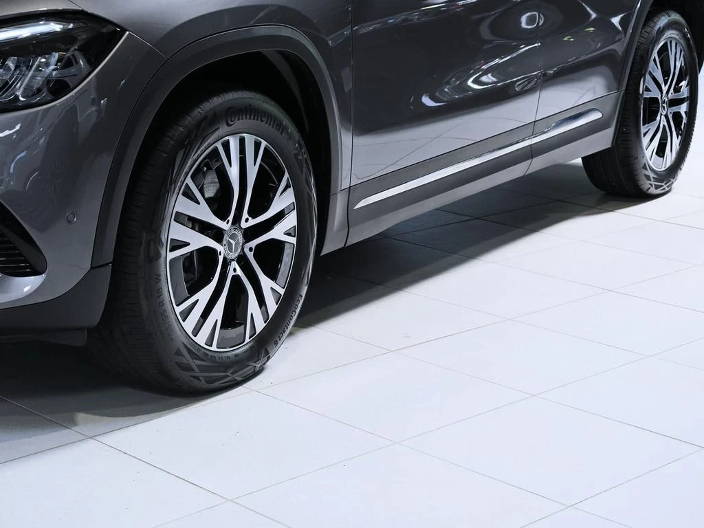 Mercedes-Benz-GLA 220-image-6