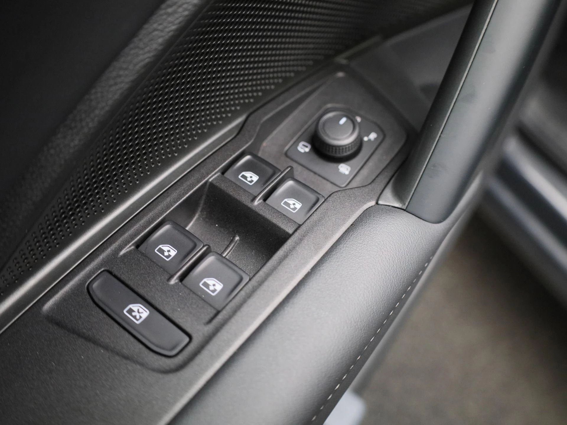 Volkswagen-Tiguan-image-35
