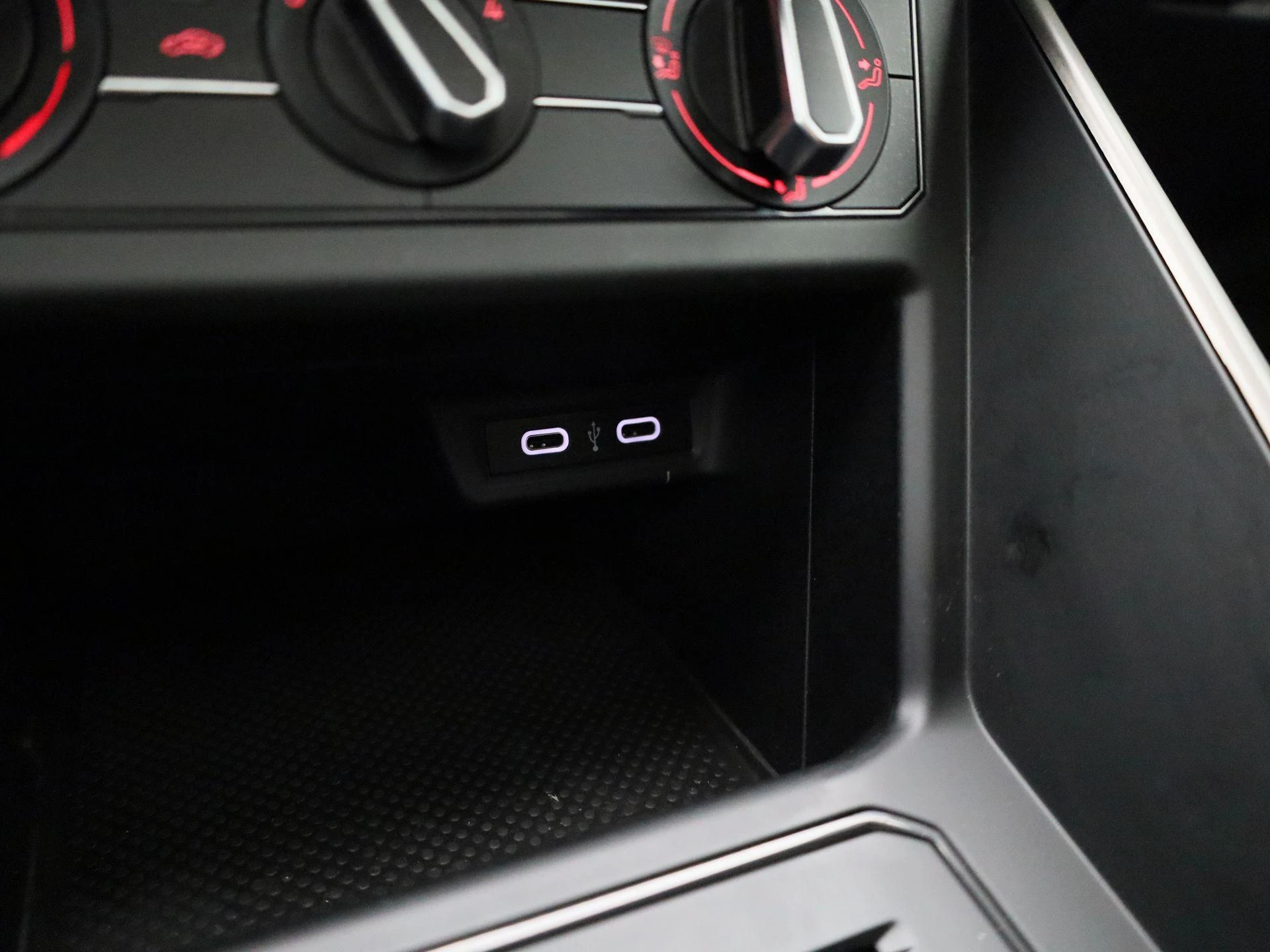 Volkswagen-Polo-image-25