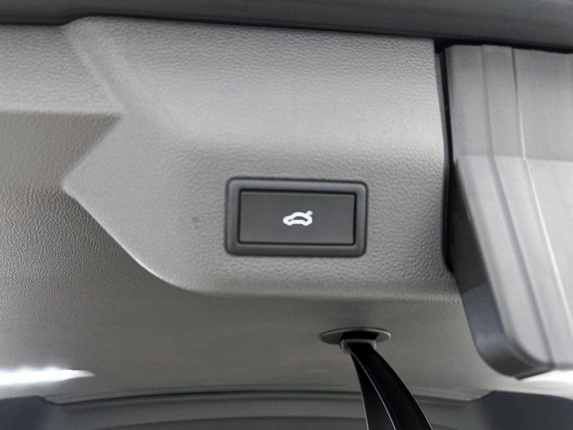 Volkswagen-Multivan-image-19