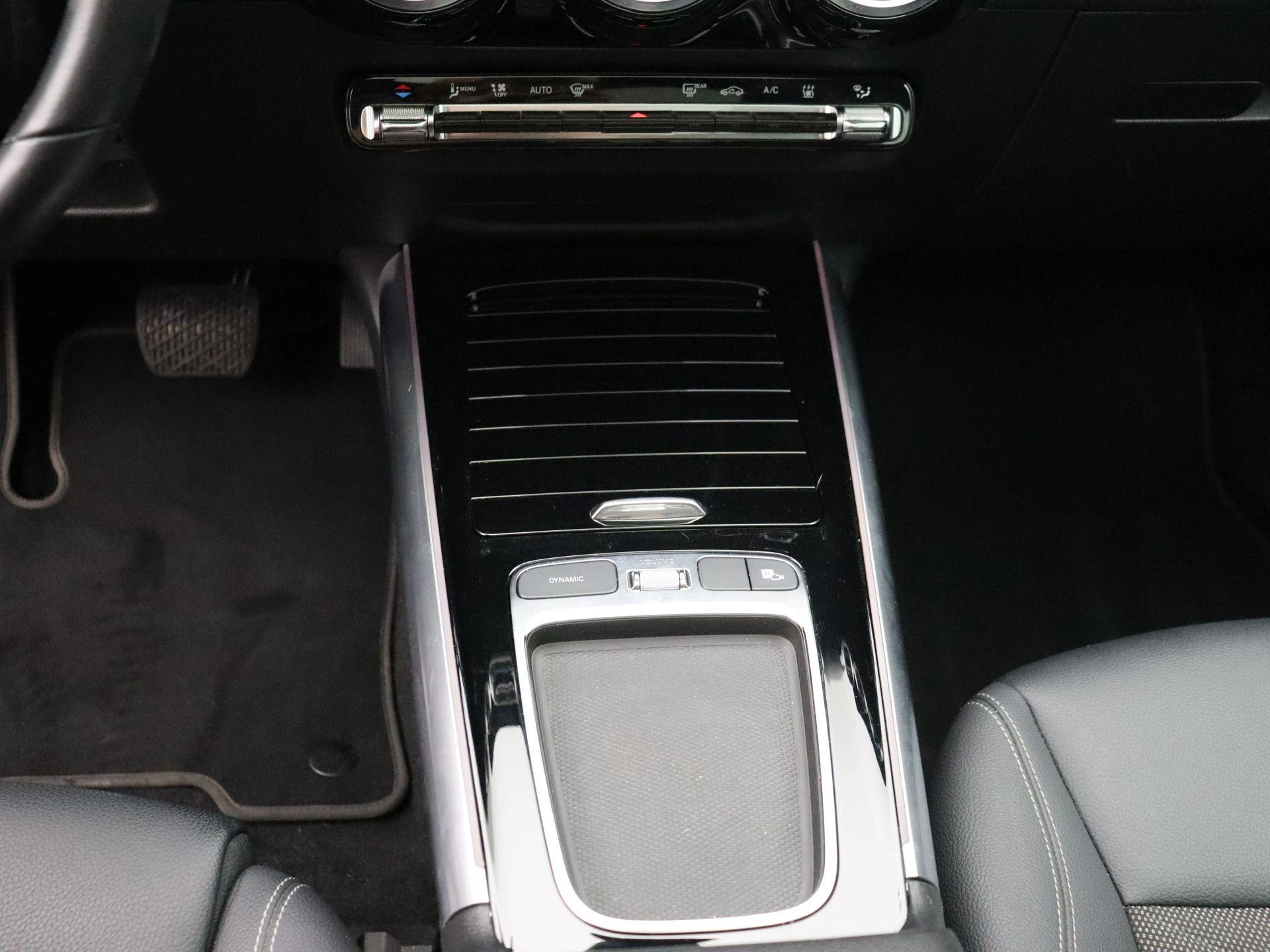Mercedes-Benz-EQA-image-15