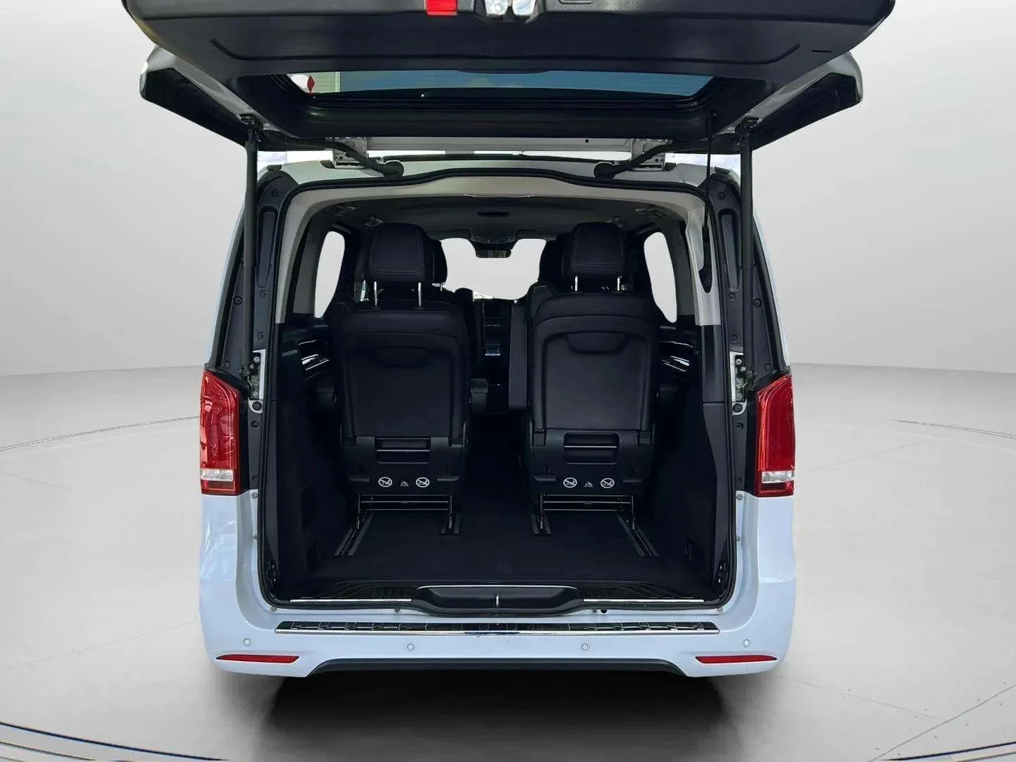 Mercedes-Benz-EQV-image-4