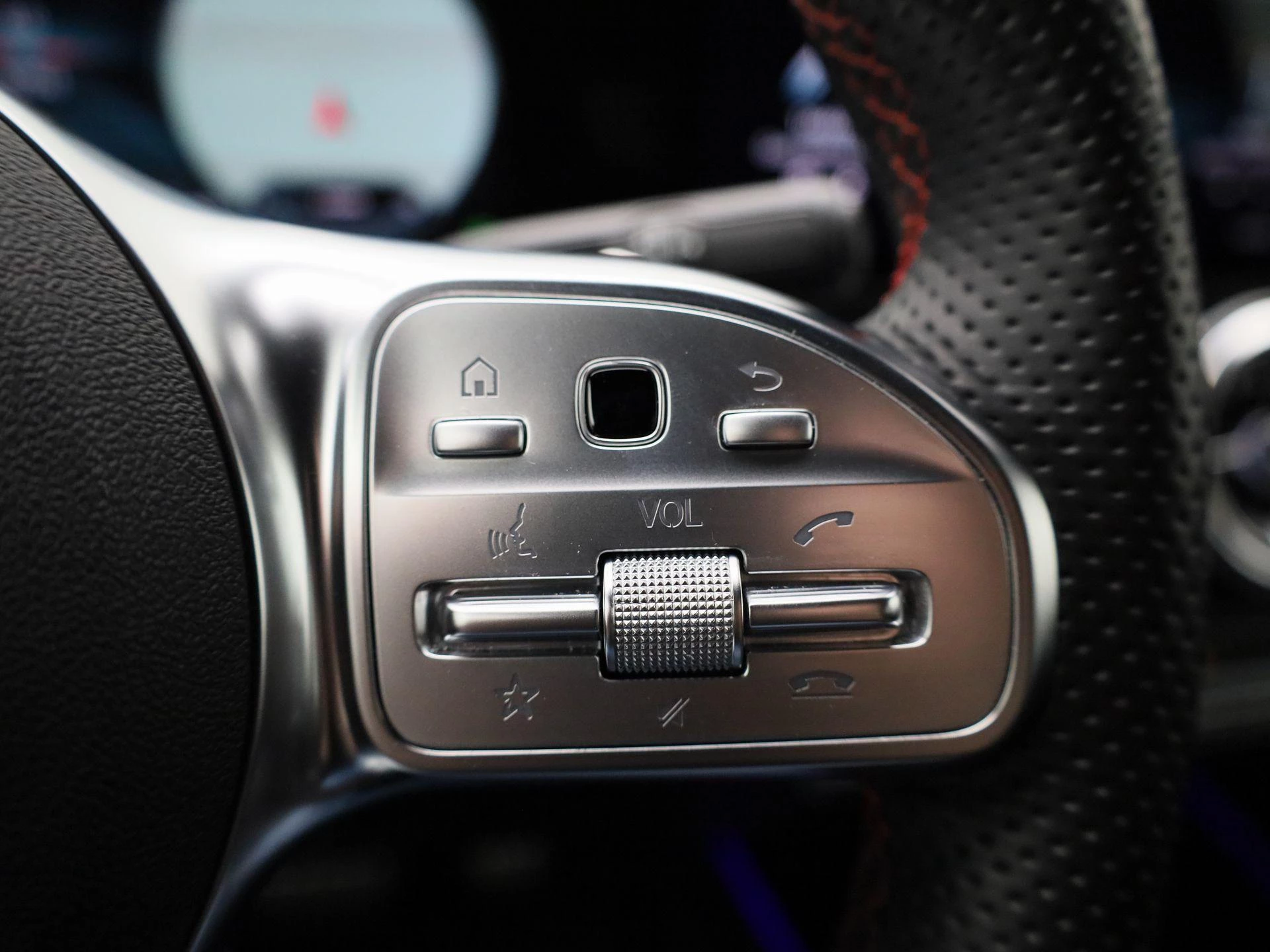 Mercedes-Benz-EQA-image-18