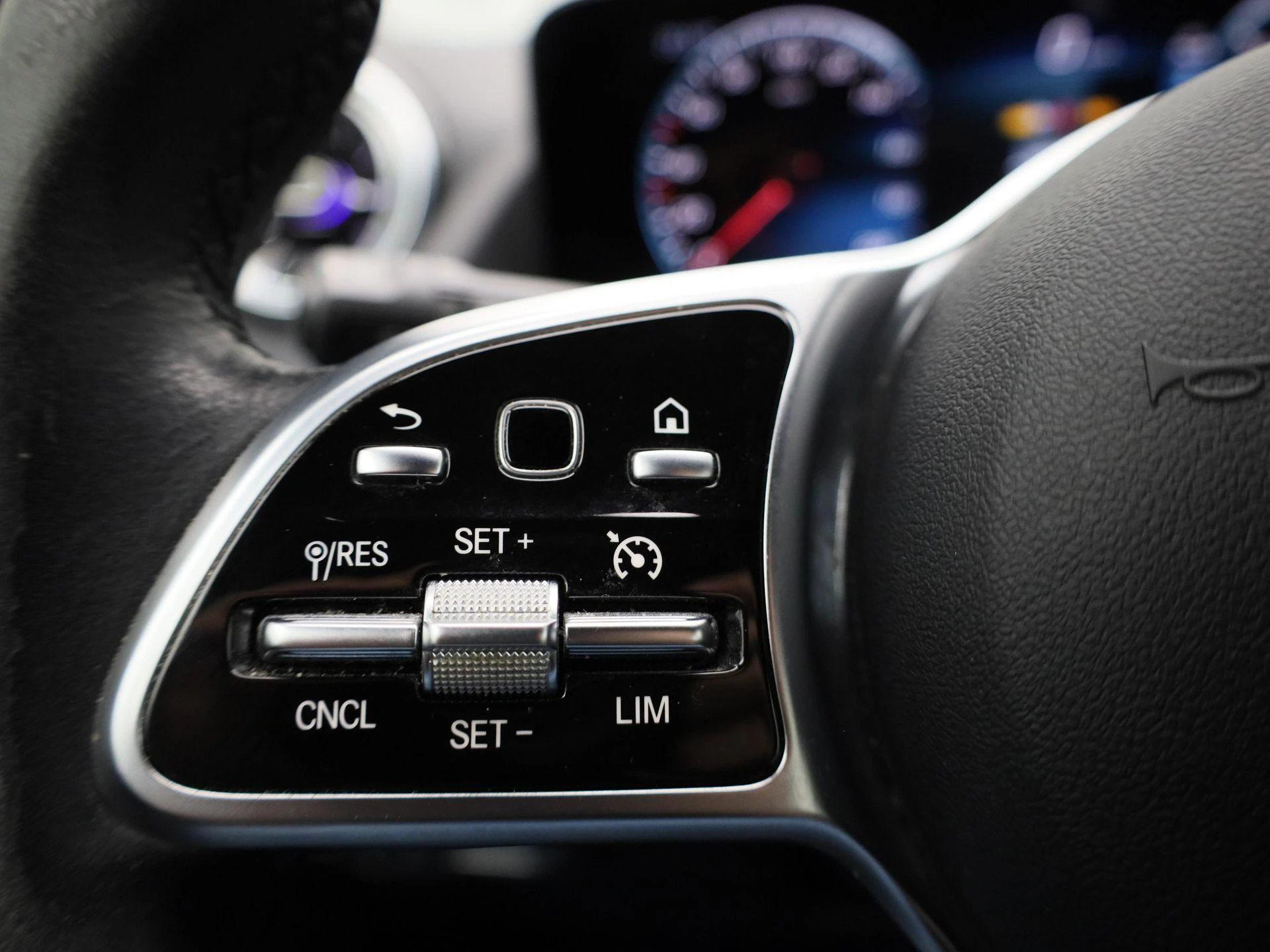 Mercedes-Benz-EQA-image-18