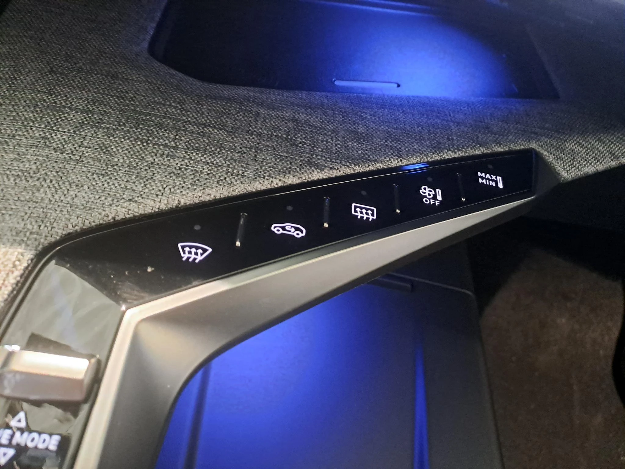Peugeot-e-3008-image-25