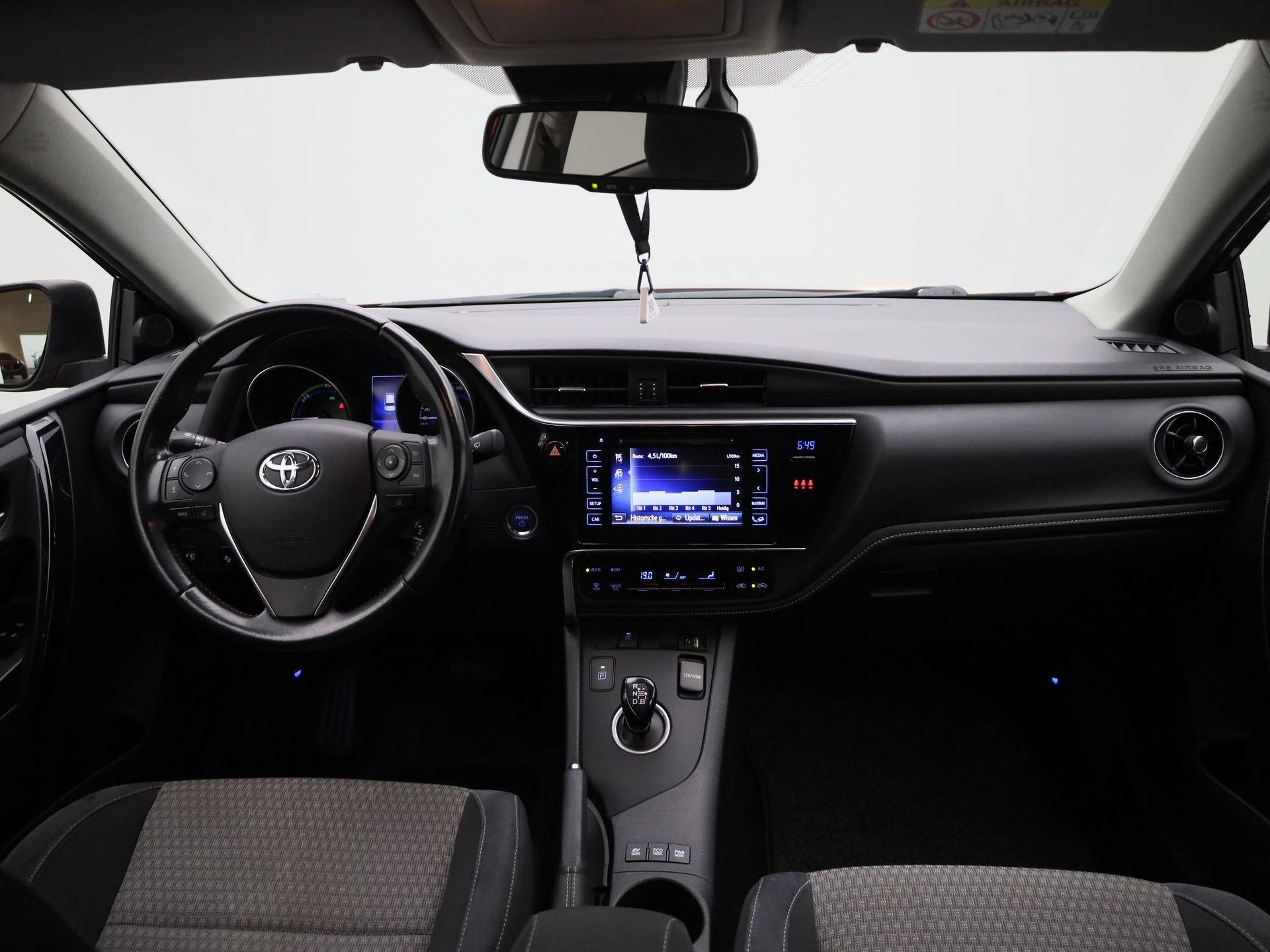 Toyota-Auris-image-33