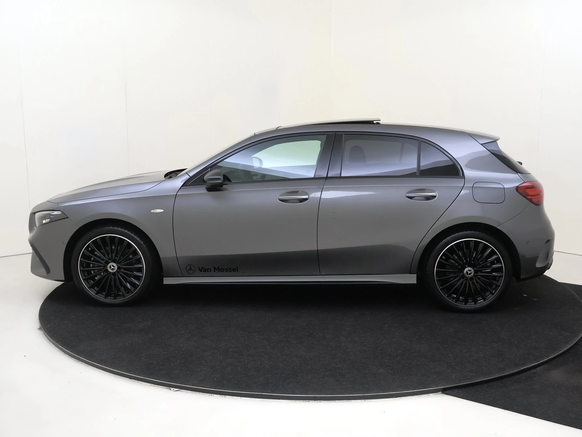 Mercedes-Benz-A-Klasse-image-7