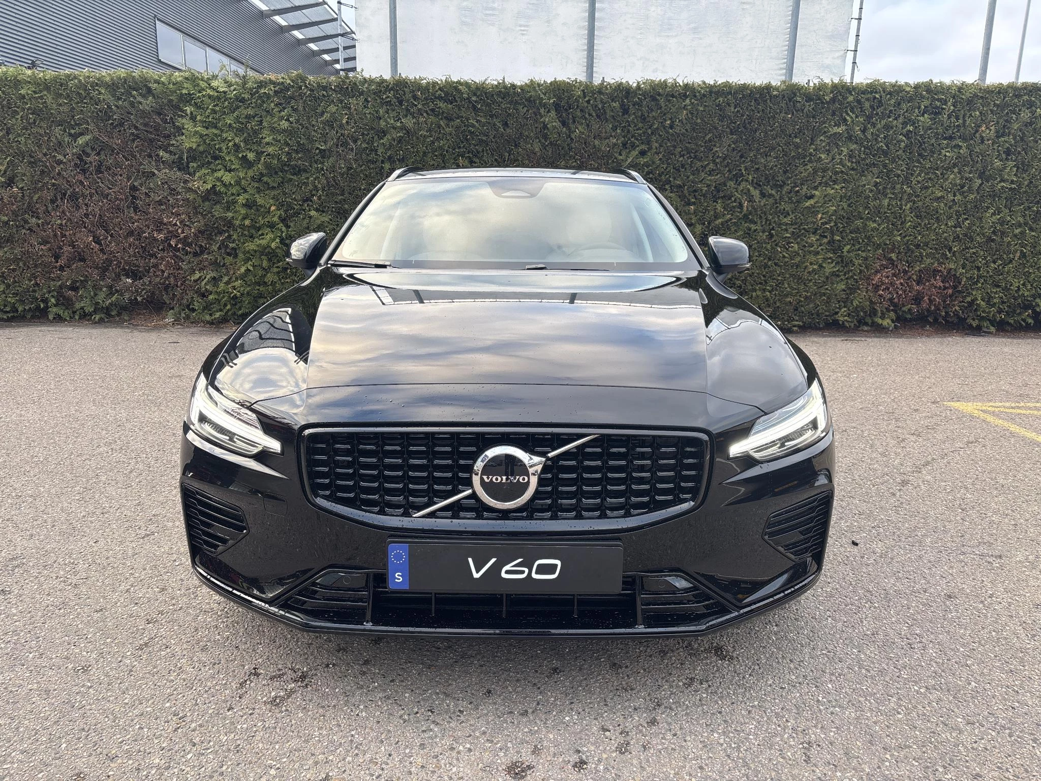 Volvo V60 T8 Plug-in hybrid AWD Plus Dark