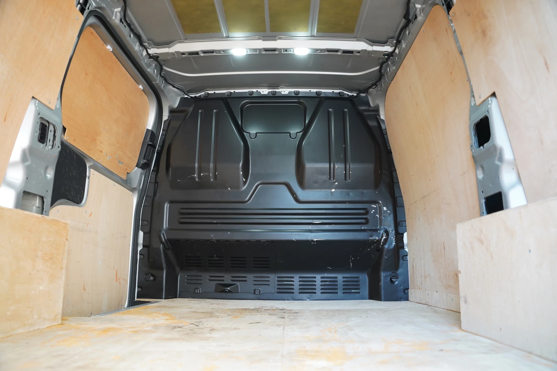 Volkswagen-Transporter-image-10