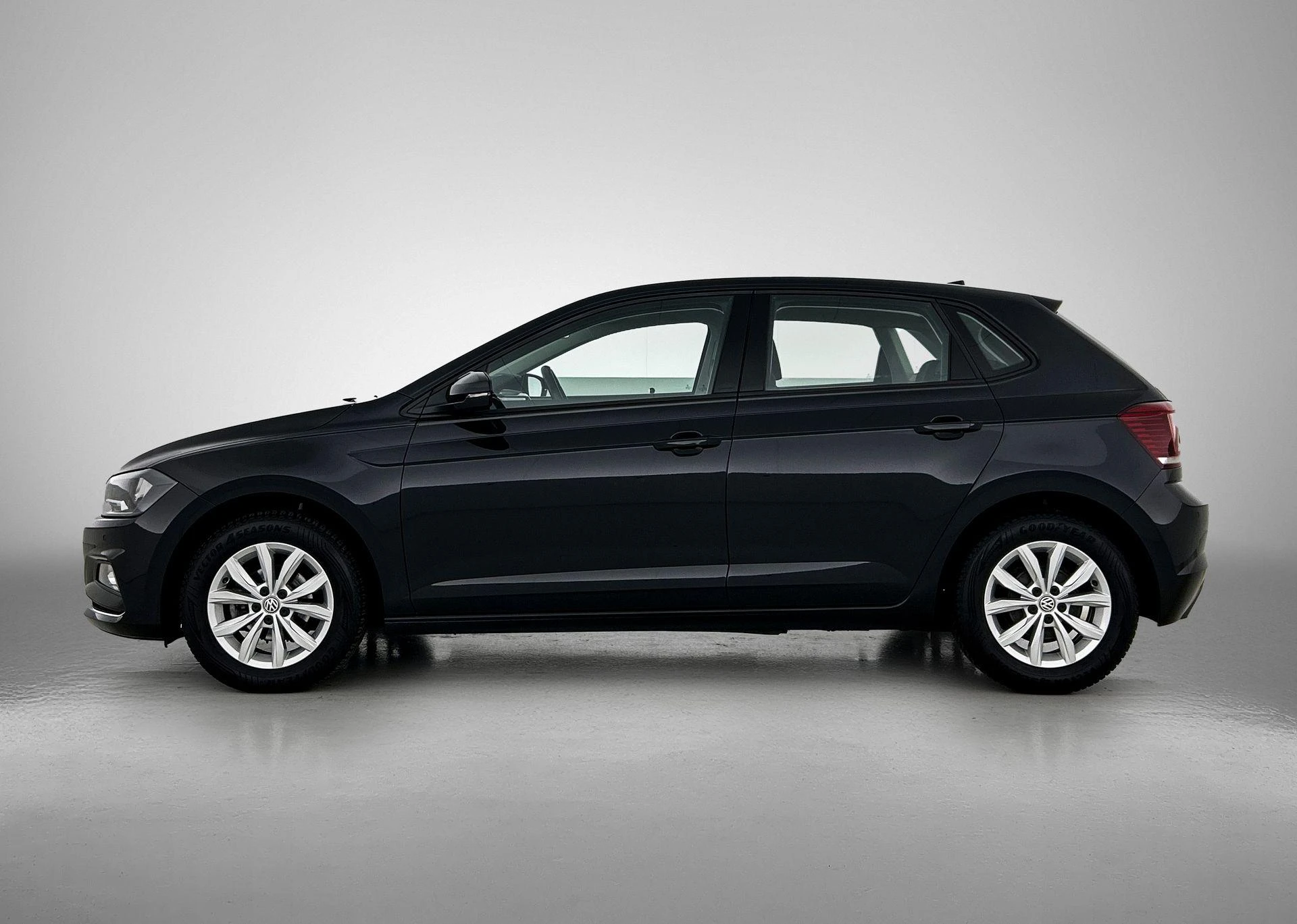 Volkswagen-Polo-image-1