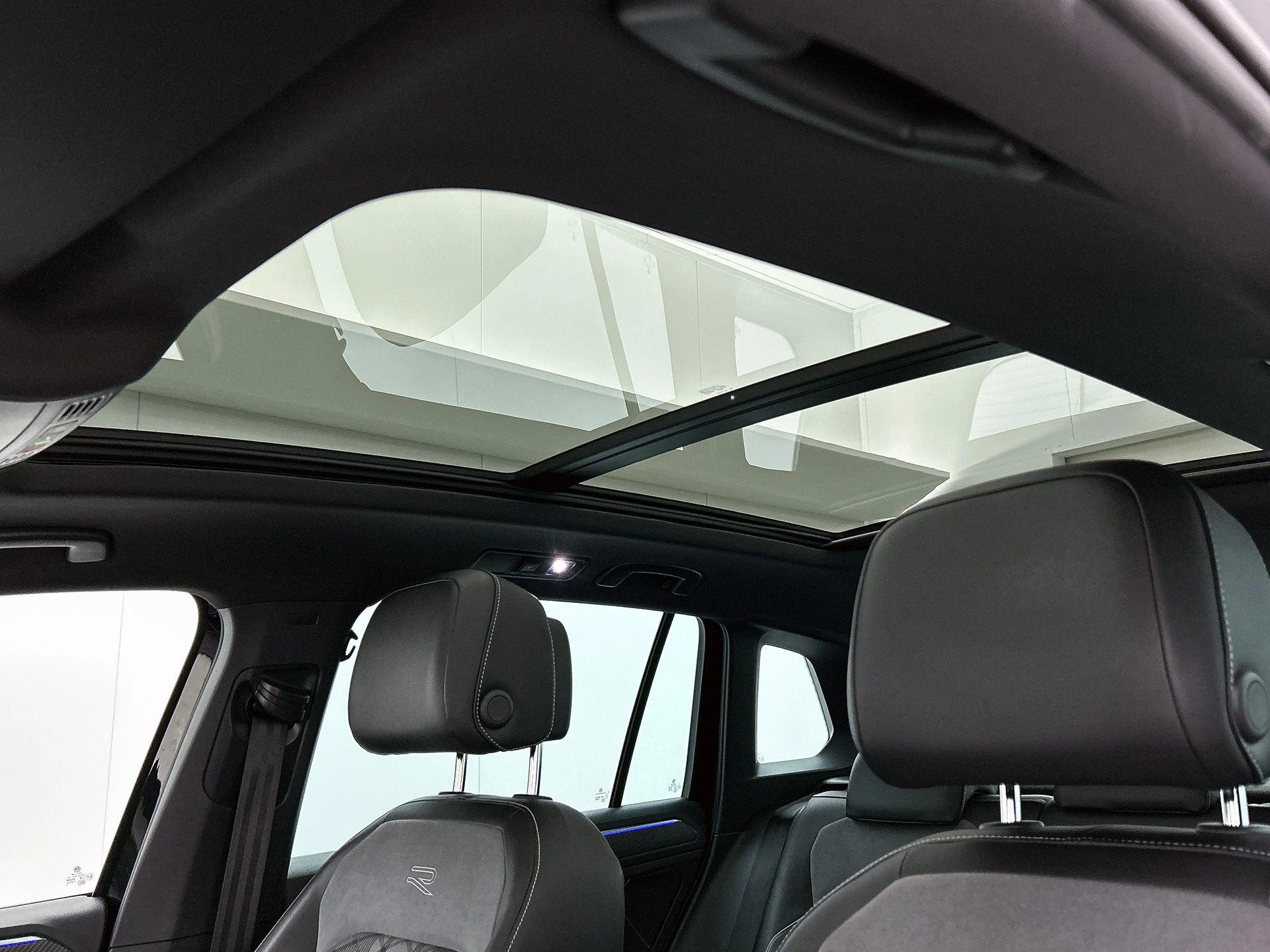 Volkswagen-Tiguan-image-36