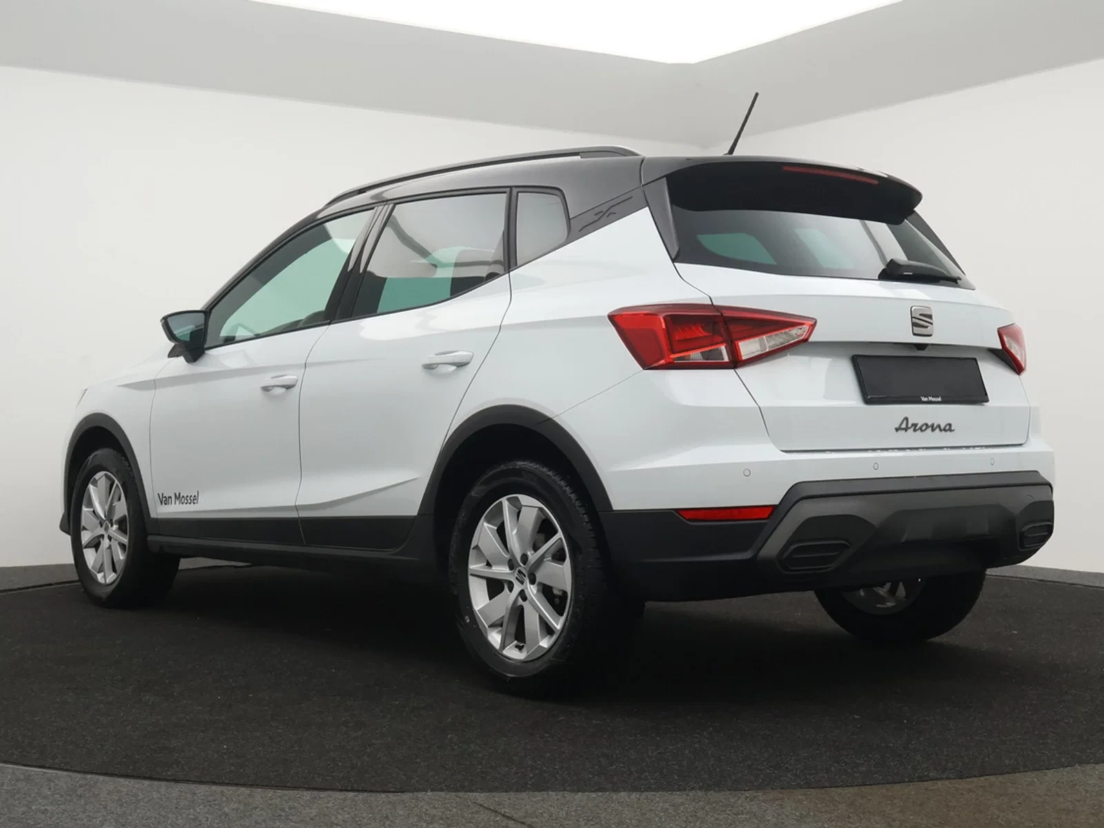 SEAT-Arona-image-4