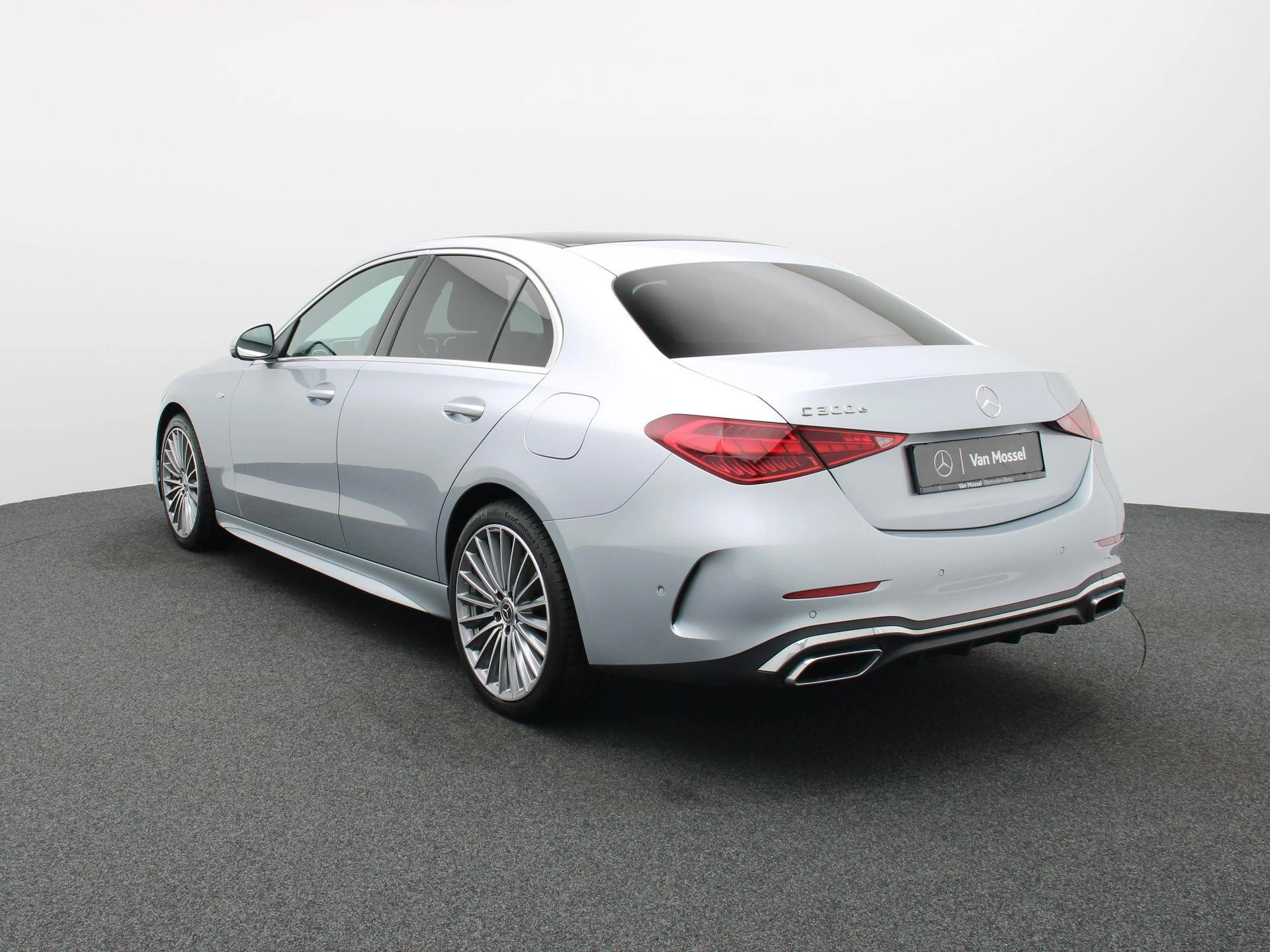 Mercedes-Benz C-Klasse 300 e AMG Line Sedan + PANORAMISCH DAK + SURROUND VIEW CAMERA +