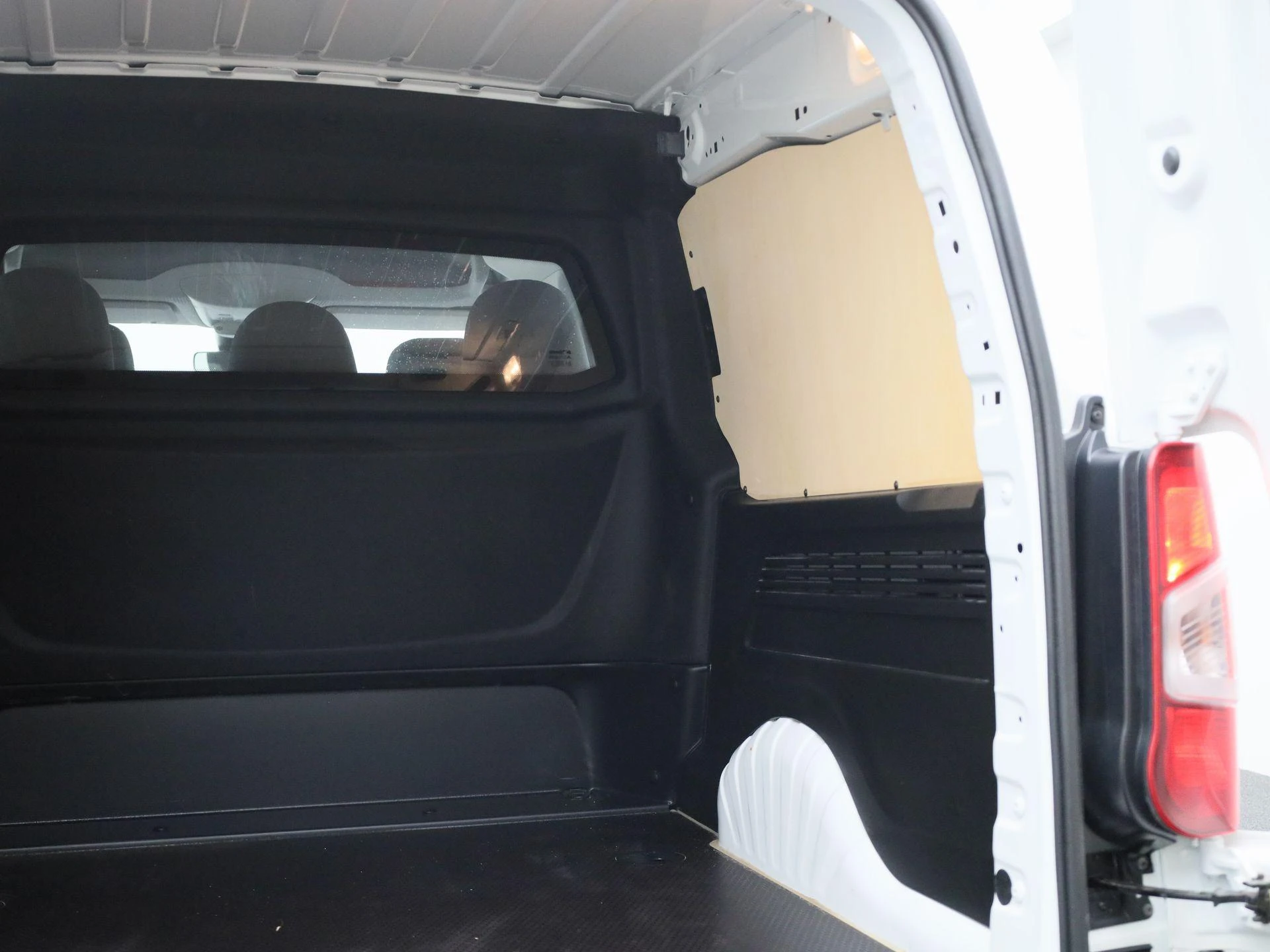 Peugeot-Partner-image-16