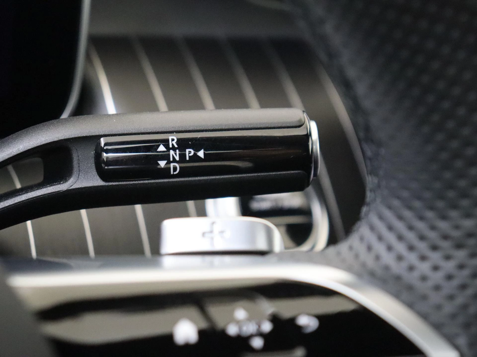 Mercedes-Benz-C-Klasse-image-14