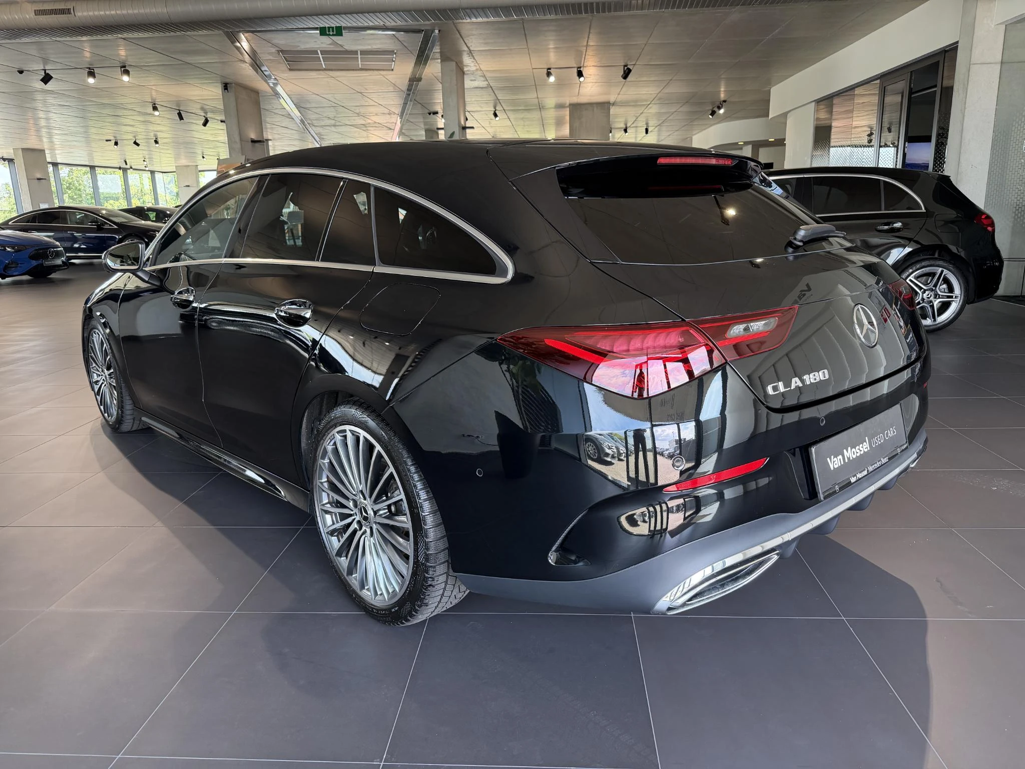 Mercedes-Benz-CLA-image-3
