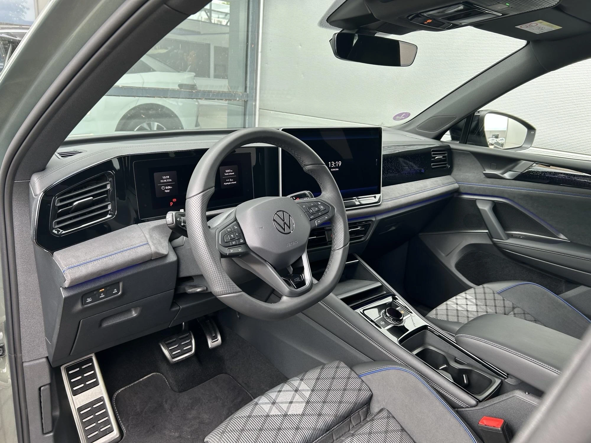 Volkswagen-Tiguan-image-7