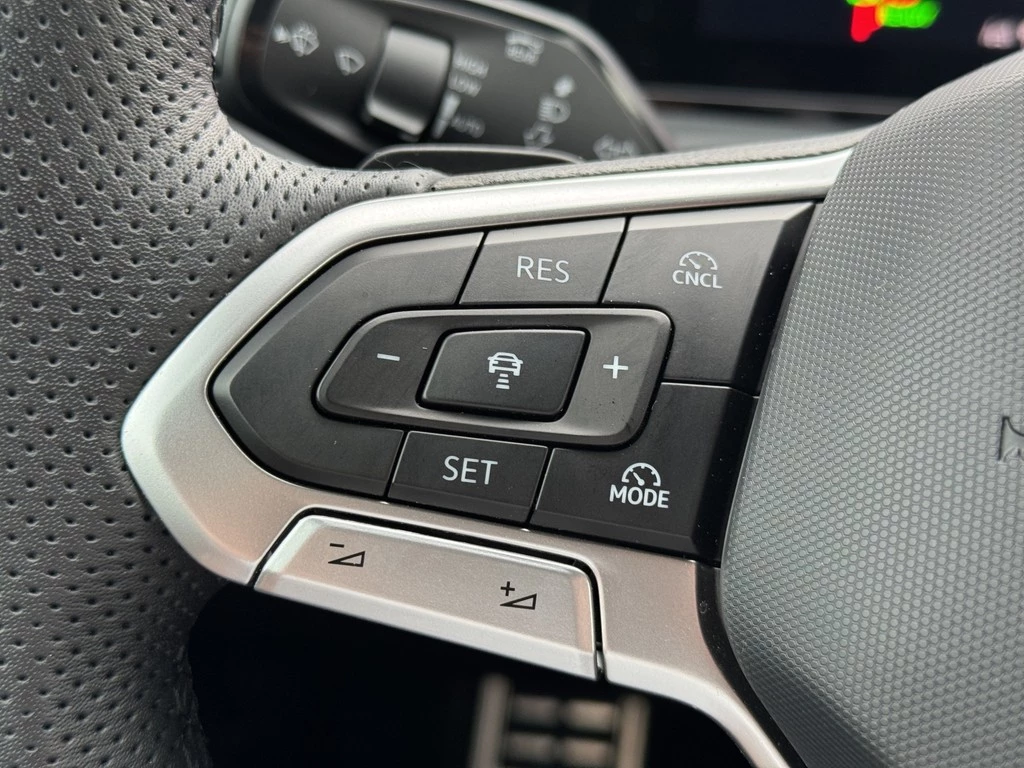 Volkswagen T-Roc 1.5eTSI R-Line *MATRIX*ACC*NAVI*KAMERA*KEYLESS*